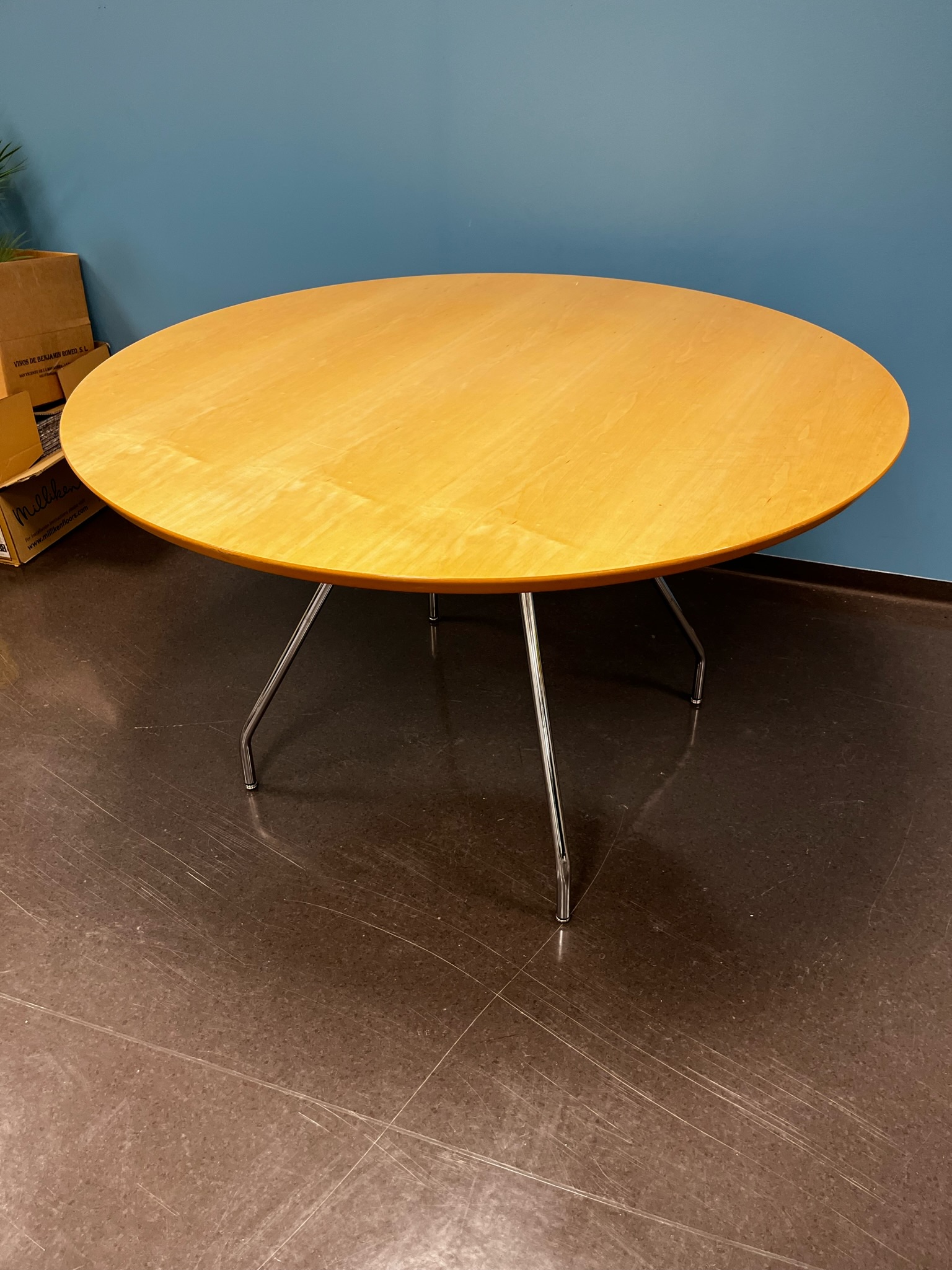 SELT / SOLD - Flott hringborð B120sm. x H72sm. 2