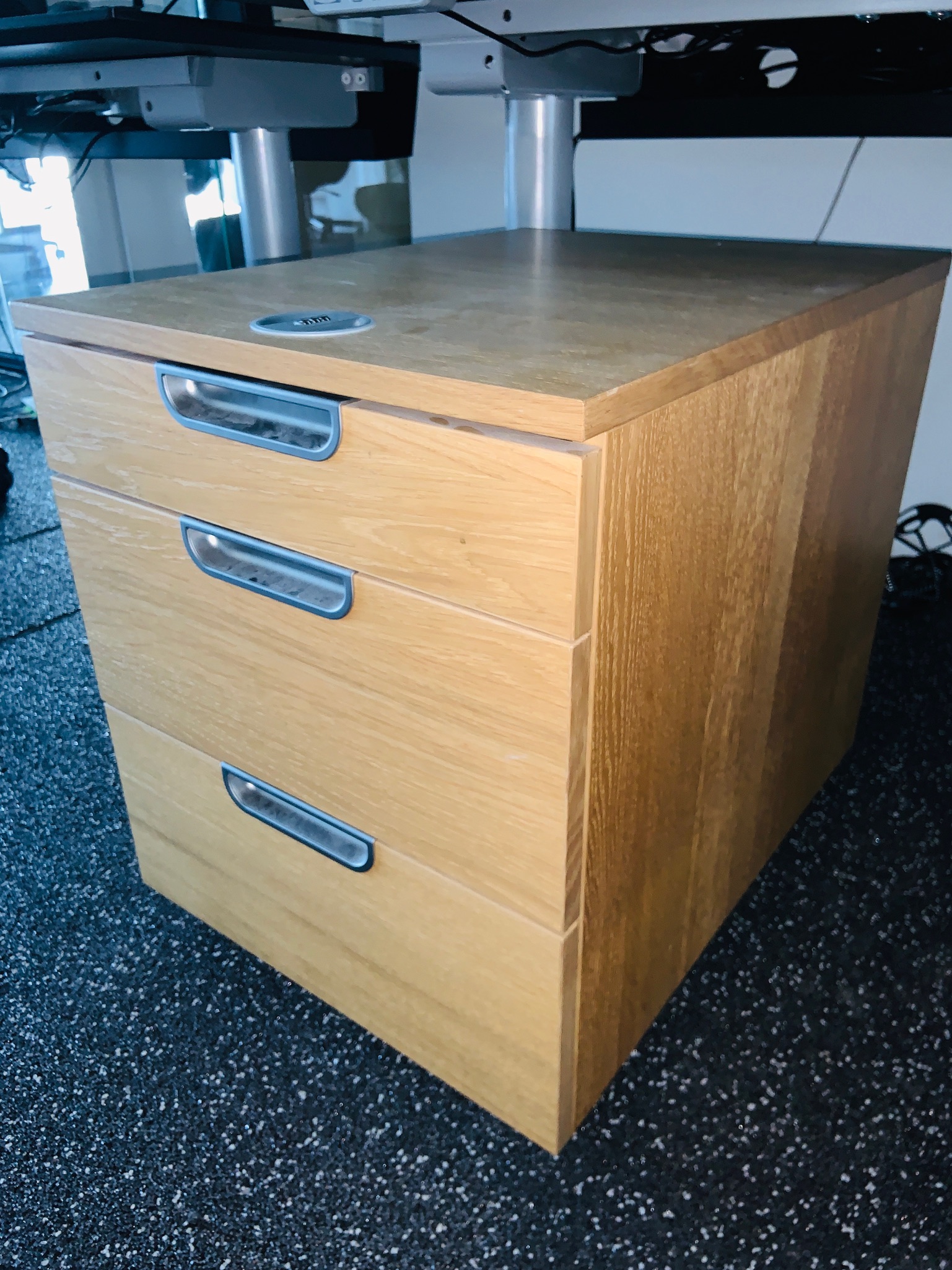 Selt/Endurnýtt- Galant skúffueining á hjólum frá IKEA 8