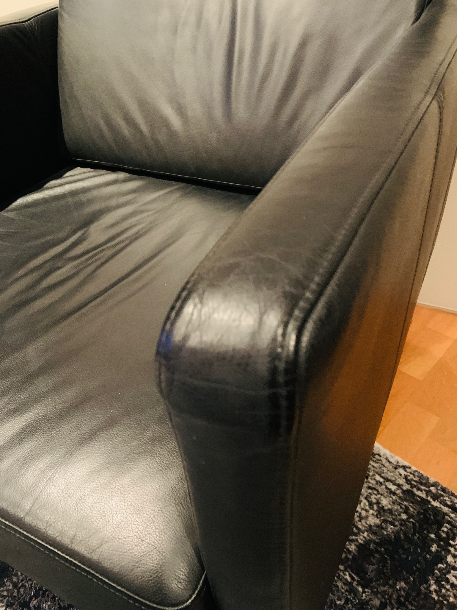 SELT / SOLD Leðurstóll 6