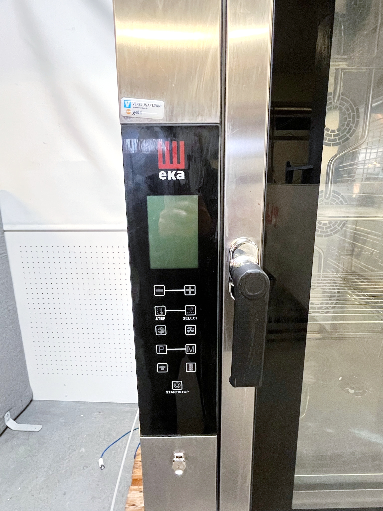 SELT / SOLD TecnoEKA gufuofn á standi frá BVT, 11 skúffur 2