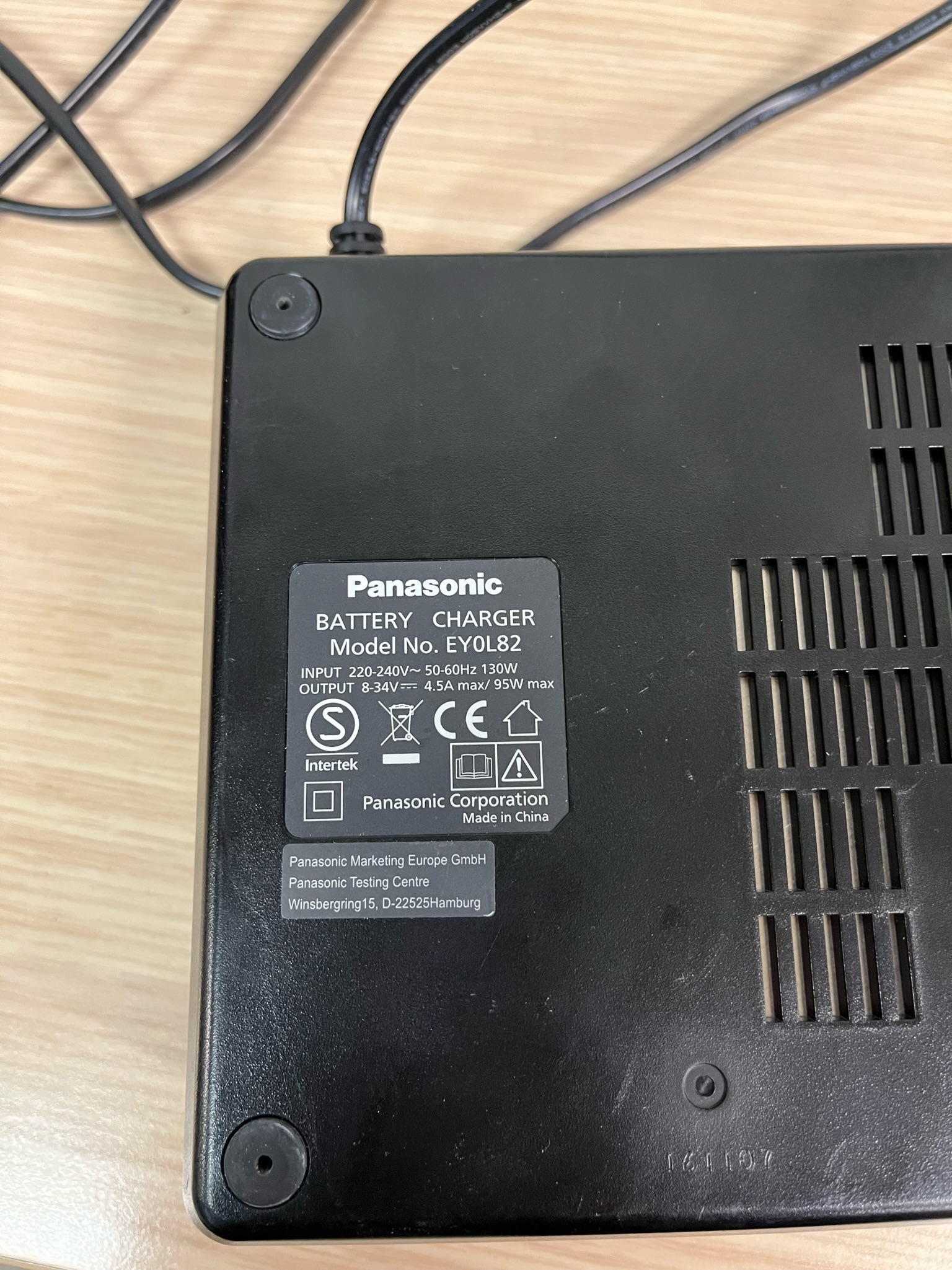 Panasonic EY0L82 14.4V – 28.8V hleðslutæki (9 stk.) 3