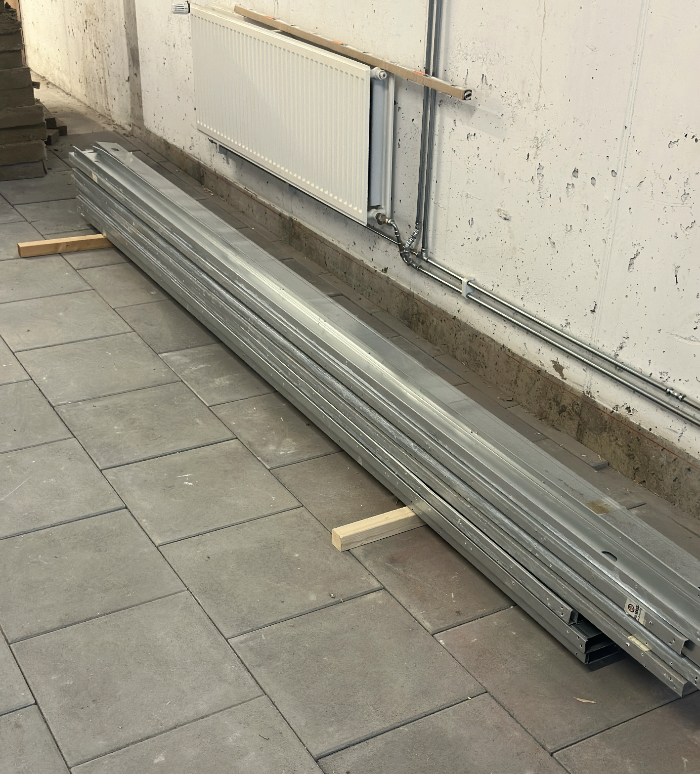 SELT / SOLD Byggingarefni 19fm - 22 gipsplötur 26 stoðir og veggjaull 8