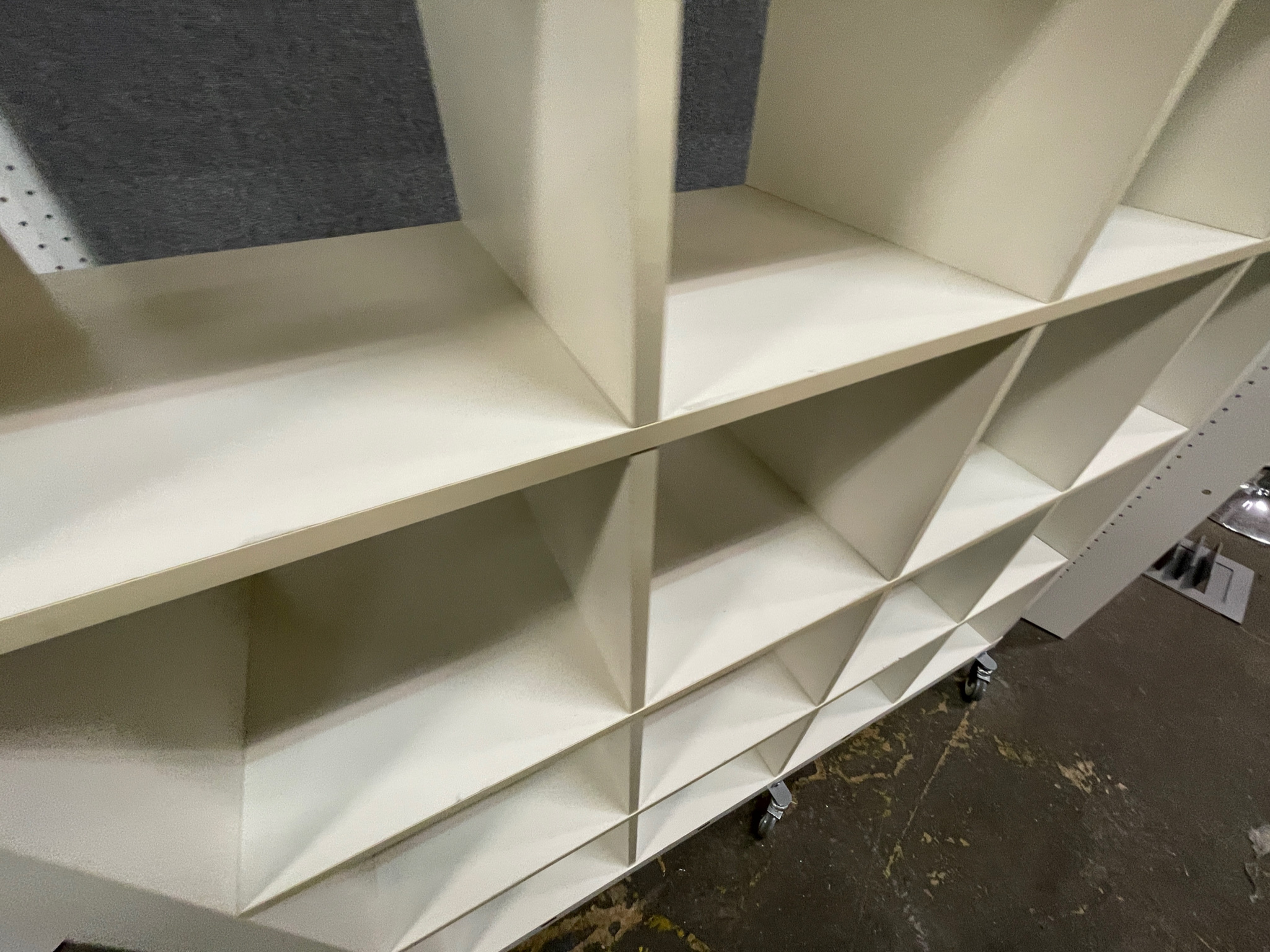 Selt/Endurnýtt-KALLAX frá IKEA á hjólum 2