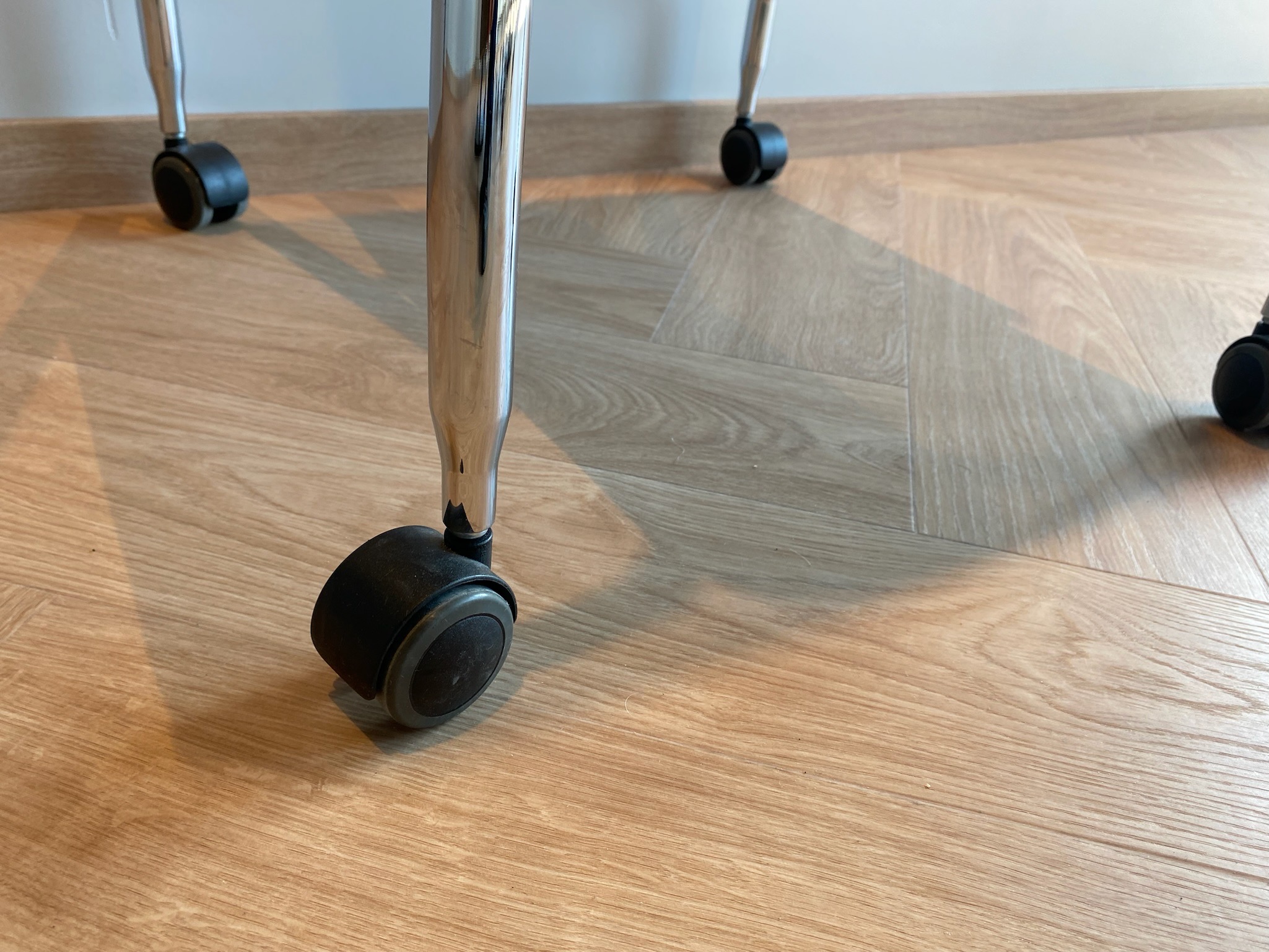 SELT / SOLD Vitra fundarstólar á hjólum frá Pennanum 7