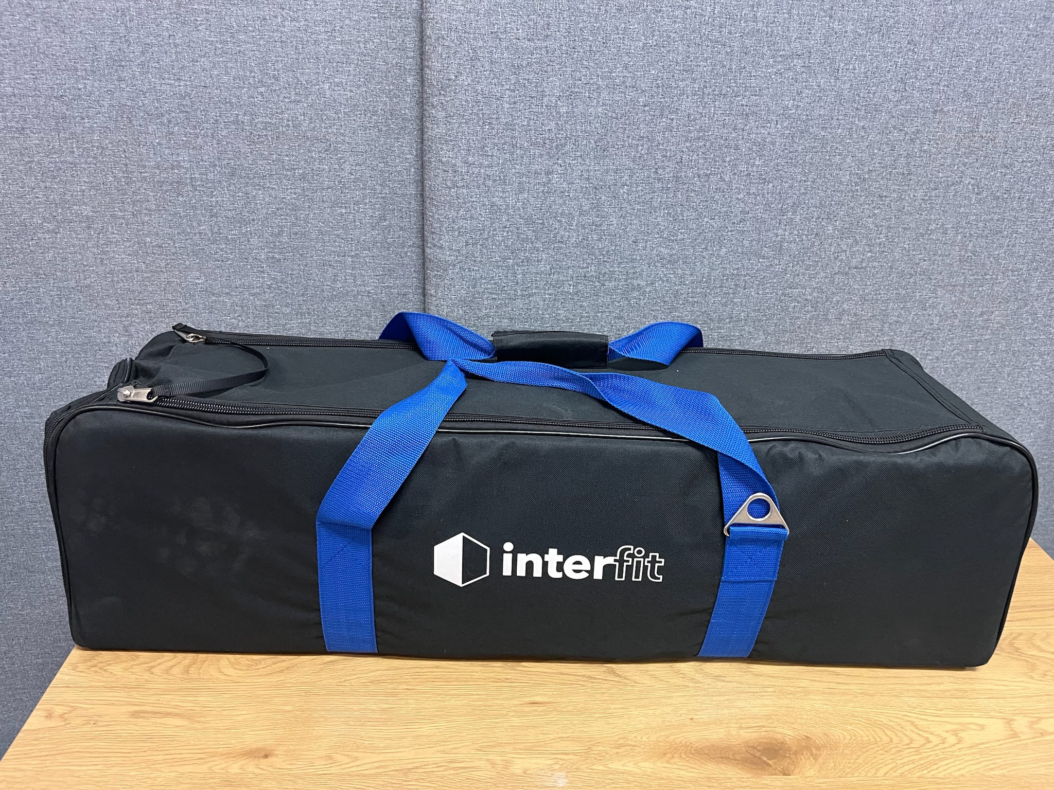 SELT / SOLD Interfit F121 2 x 200w hausar, softbox 2