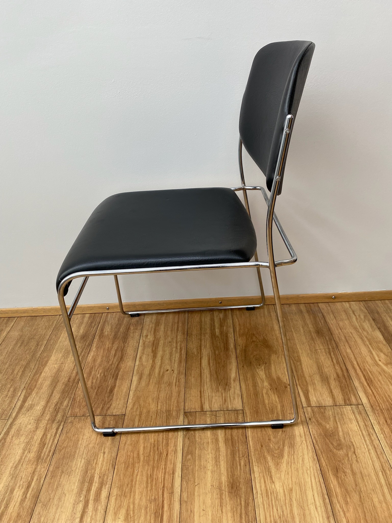 SELT / SOLD Fundar/biðstofustólar - leður - staflanlegir (43 stk.) 3