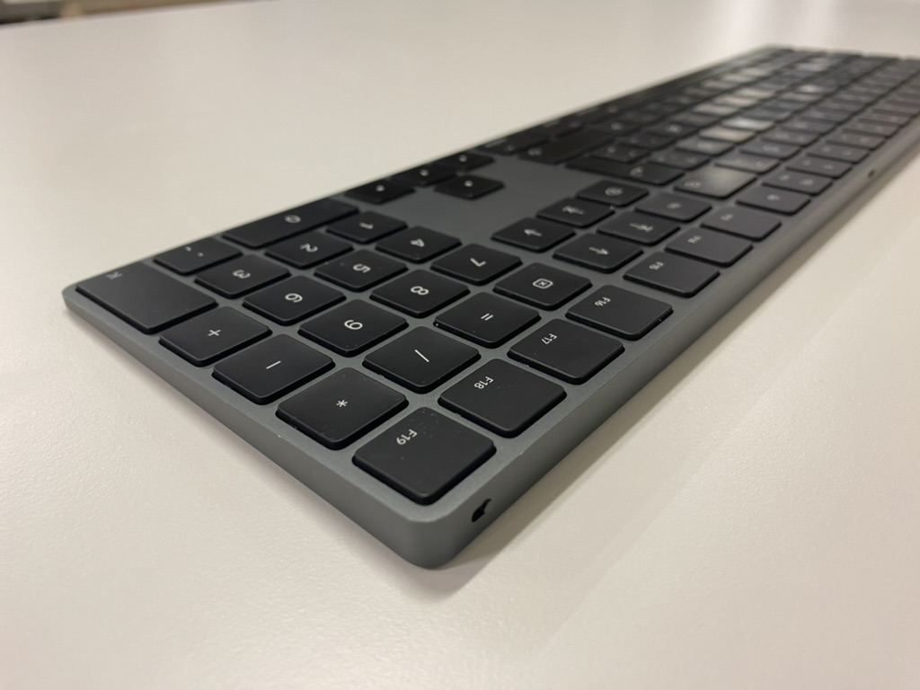 SELT / SOLD Apple Magic Keyboard með talnaborði, svart 5