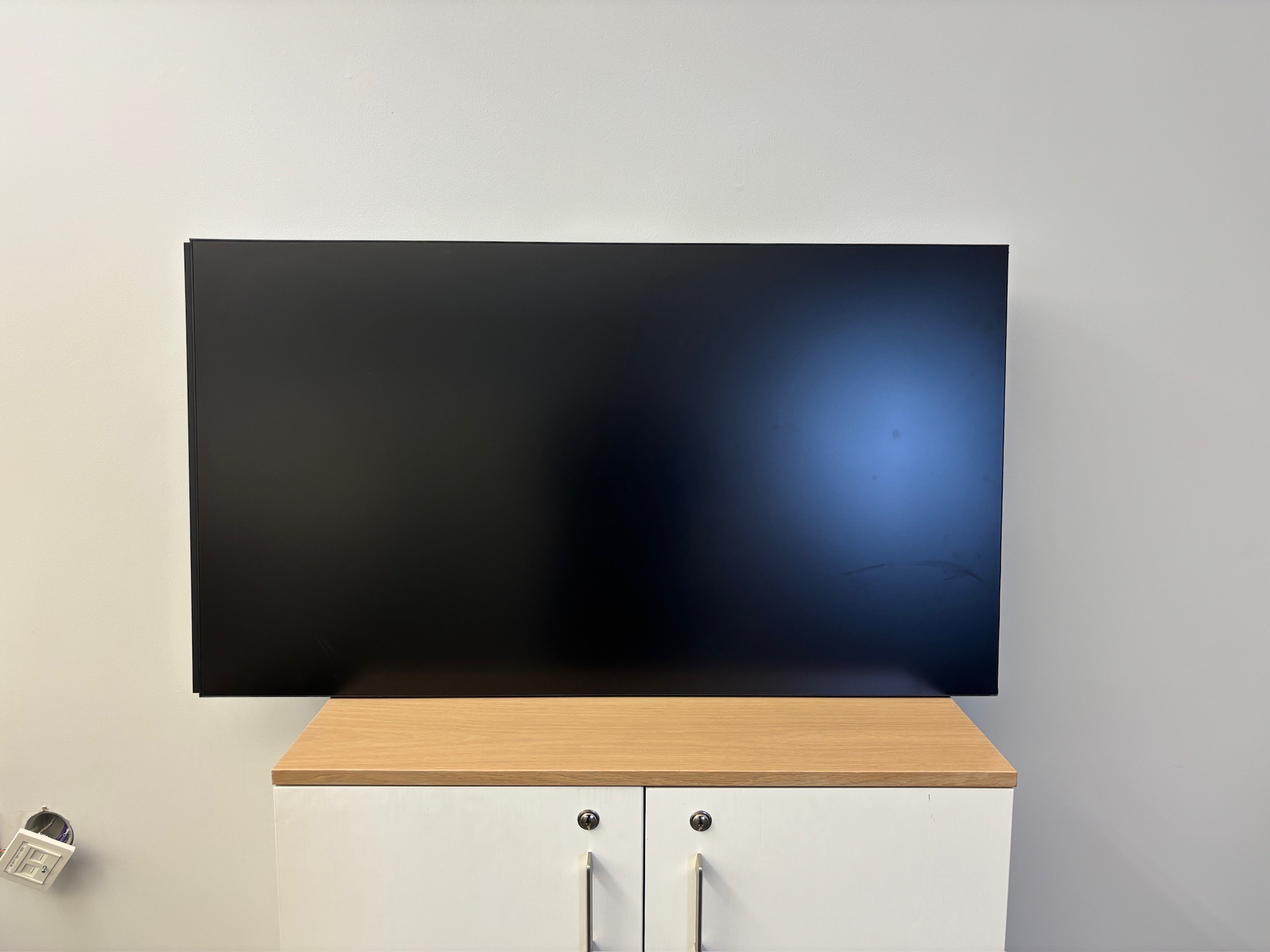 SELT / SOLD NEC upplýsingaskjár með veggfestingu, LCD, 46'', 24/7