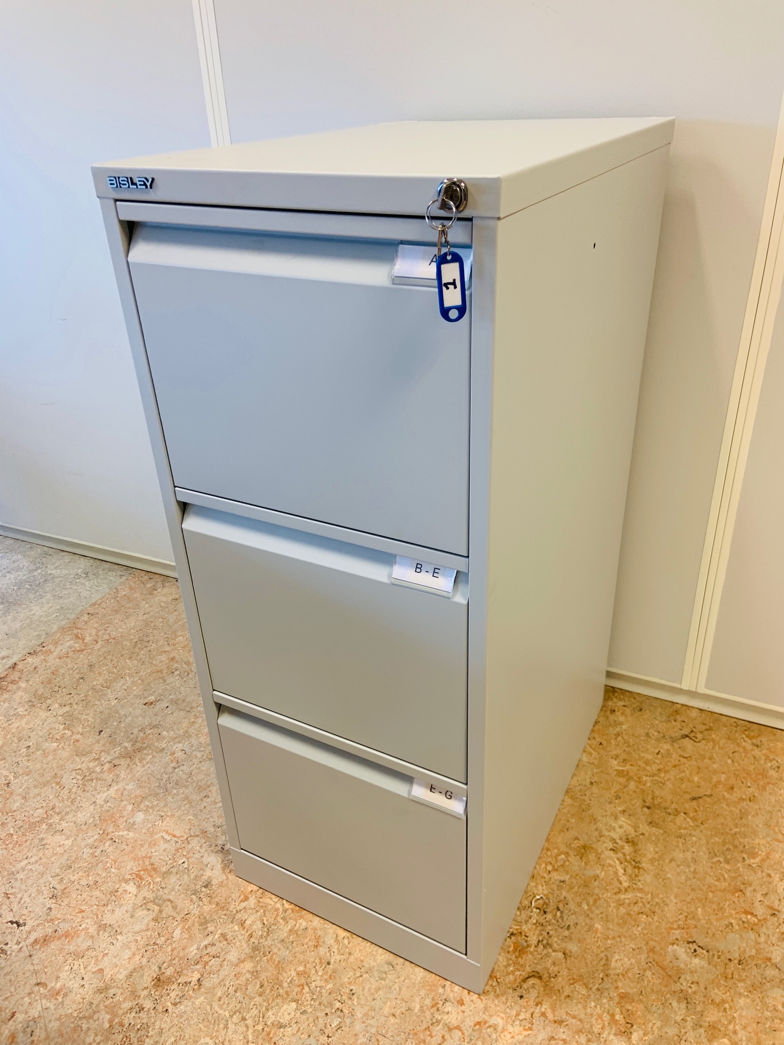 Selt-Bisley skjalaskápar 8