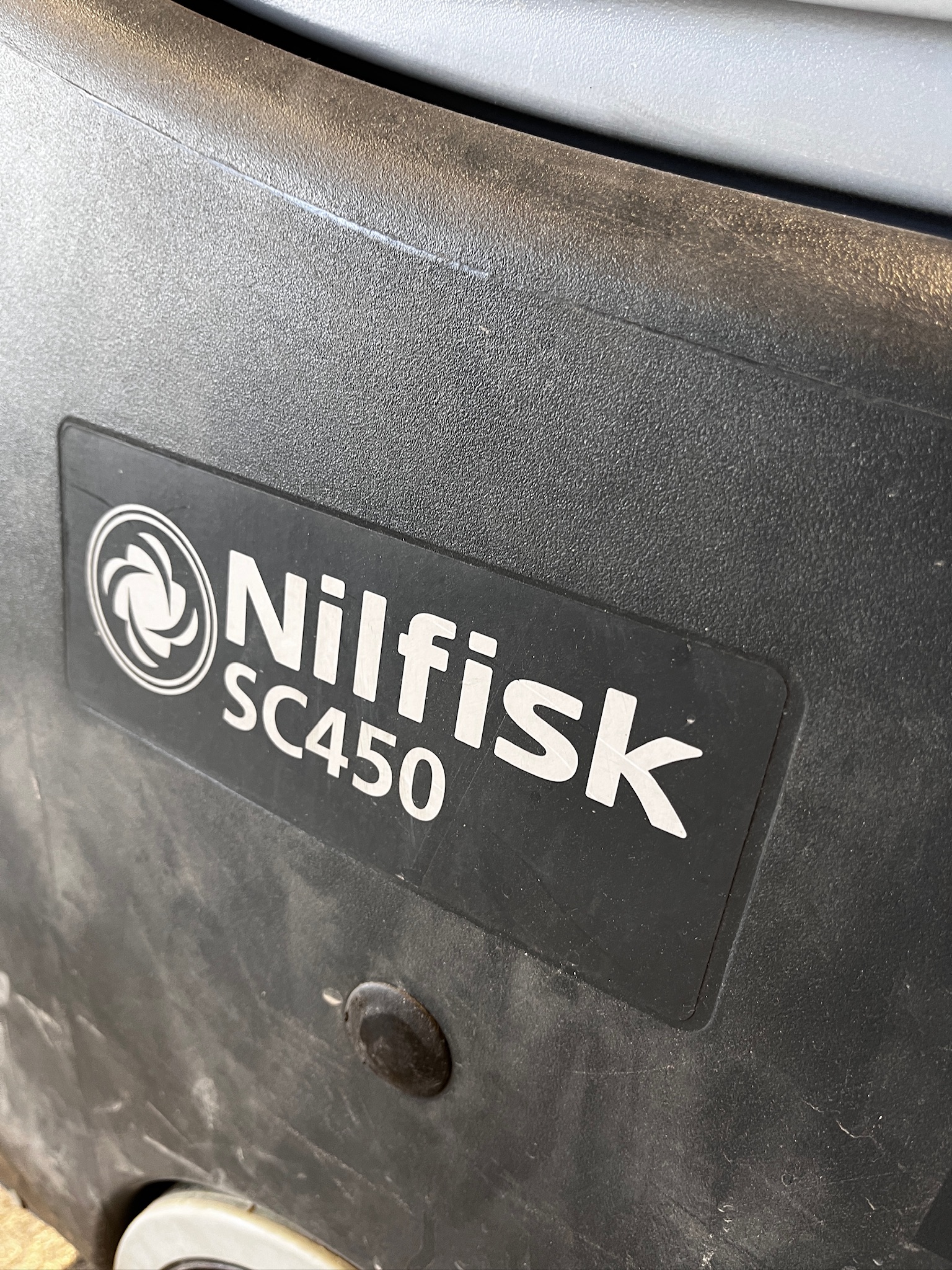 SELT / SOLD Nilfisk skúringavél SC450 9