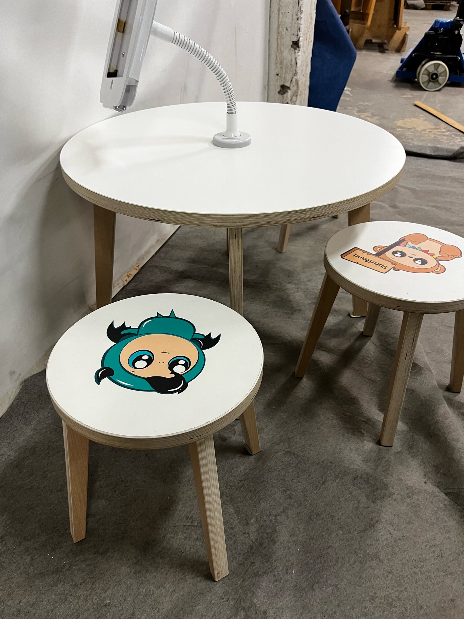 SELT / SOLD Flott afþreyingarborð fyrir börn 4