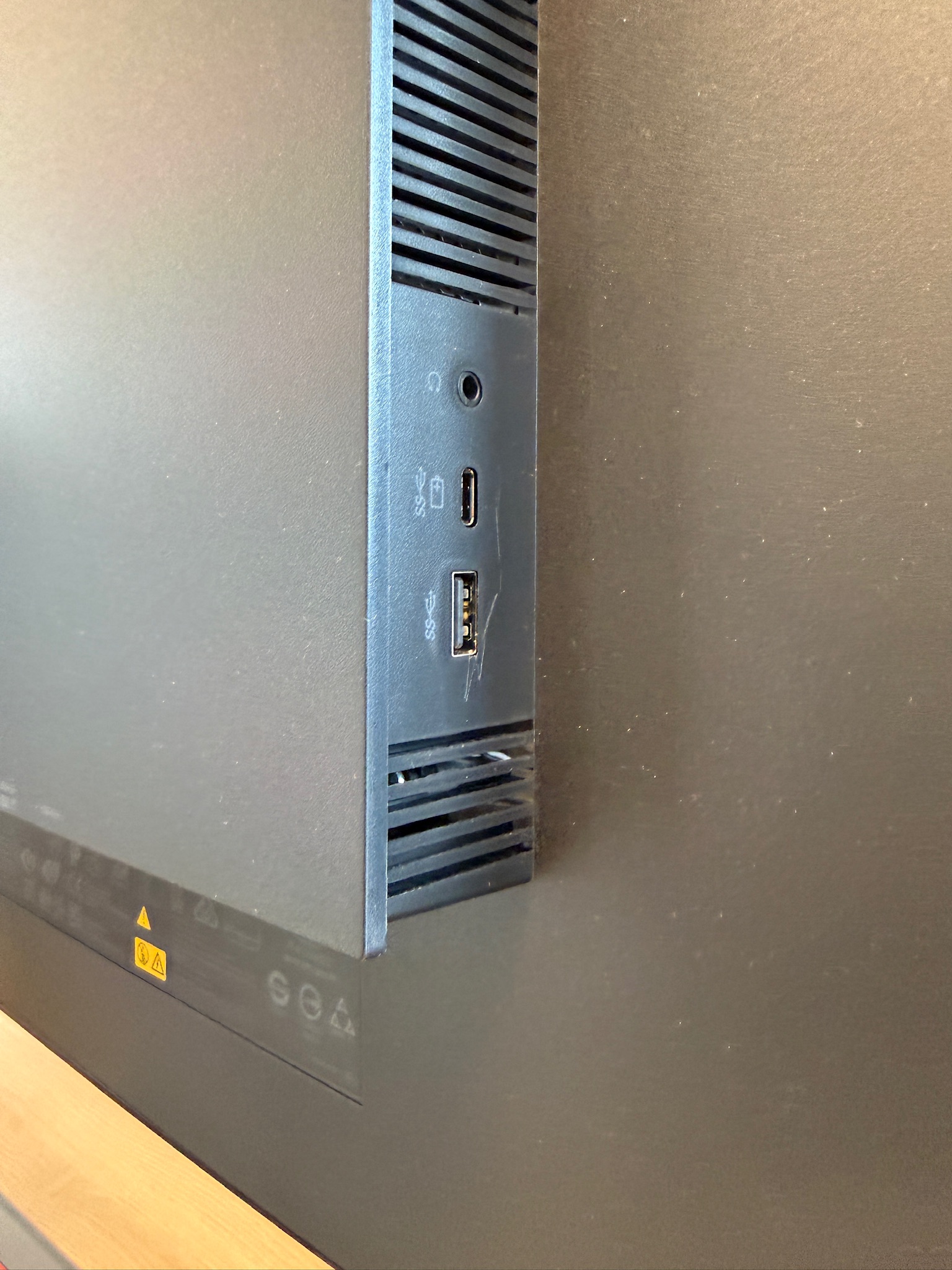 SELT / SOLD Lenovo ThinkVision tölvuskjár frá Ofar, QHD, 34'' 5