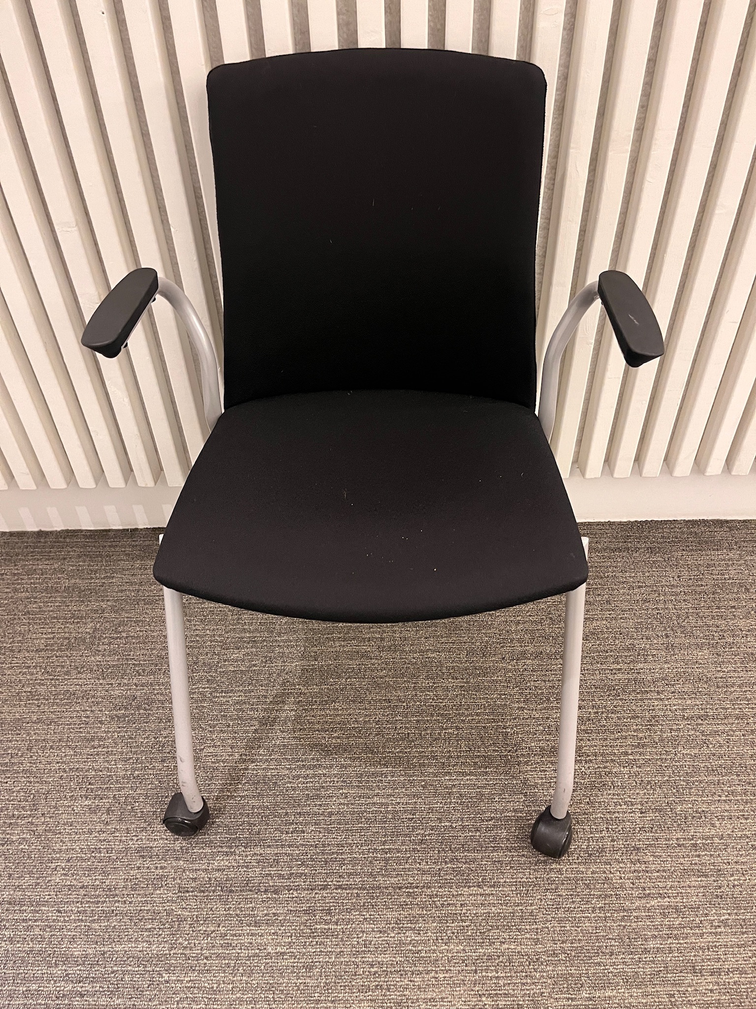 SELT / SOLD Kinnarps fundarstóll - fundarstólar á hjólum 4
