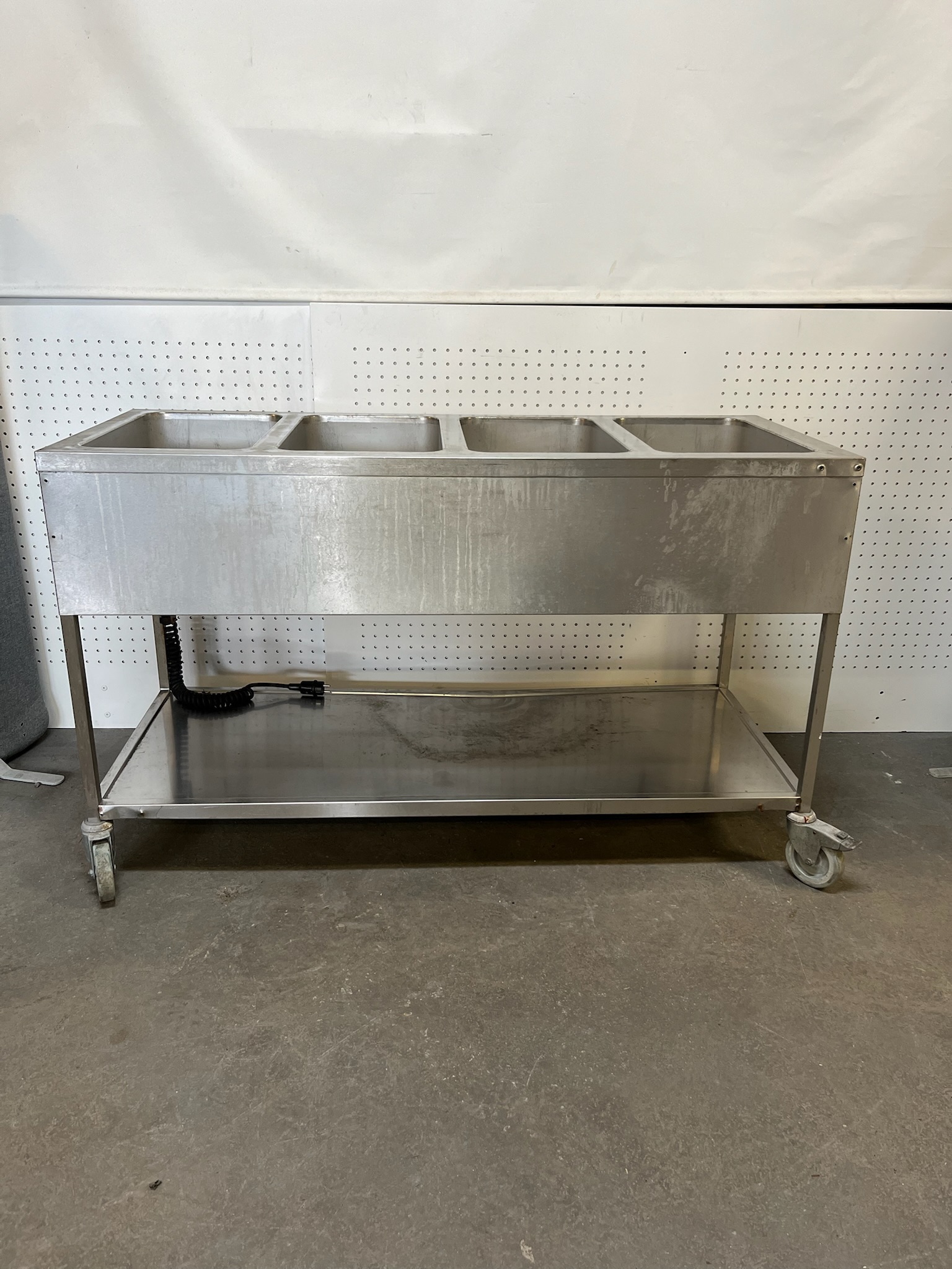SELT / SOLD Hupfer hitabað á hjólum, B150xD60sm. 3