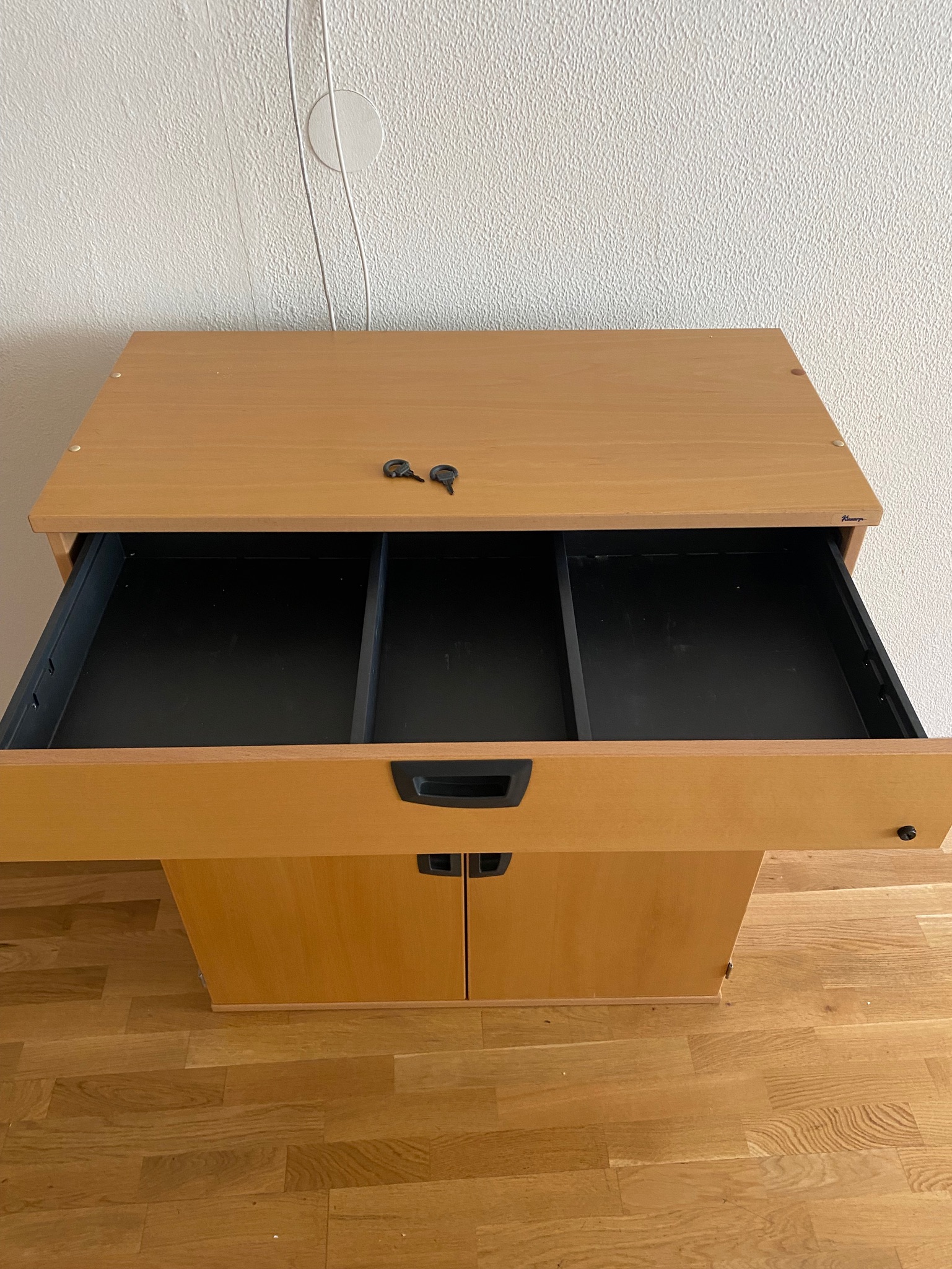 SELT / SOLD Skrifstofuskápur - Kinnarps 4