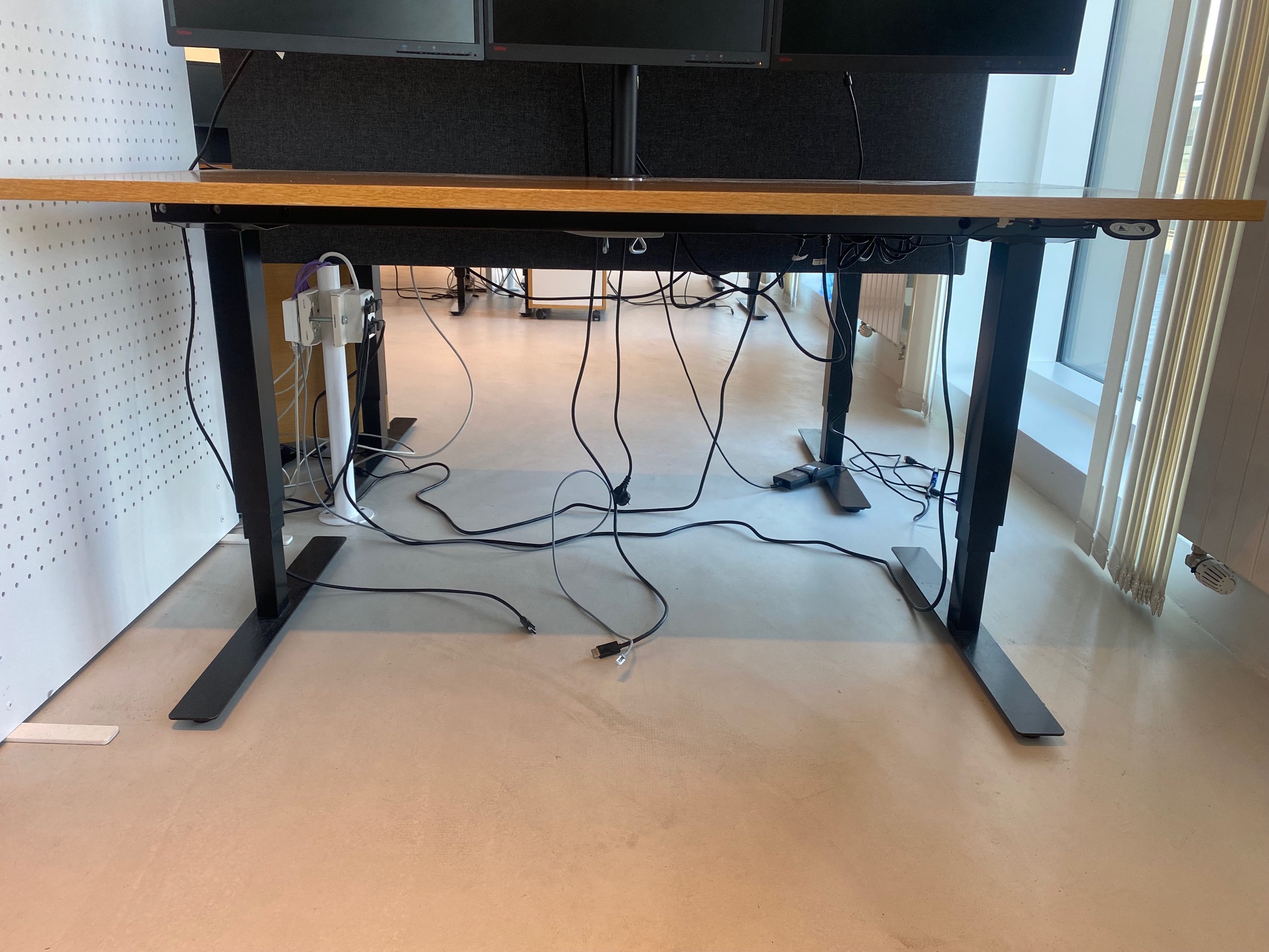 SELT - Rafmagnsborð frá Á. Guðmundsson 160x80 - Innan við 5 borð til 4