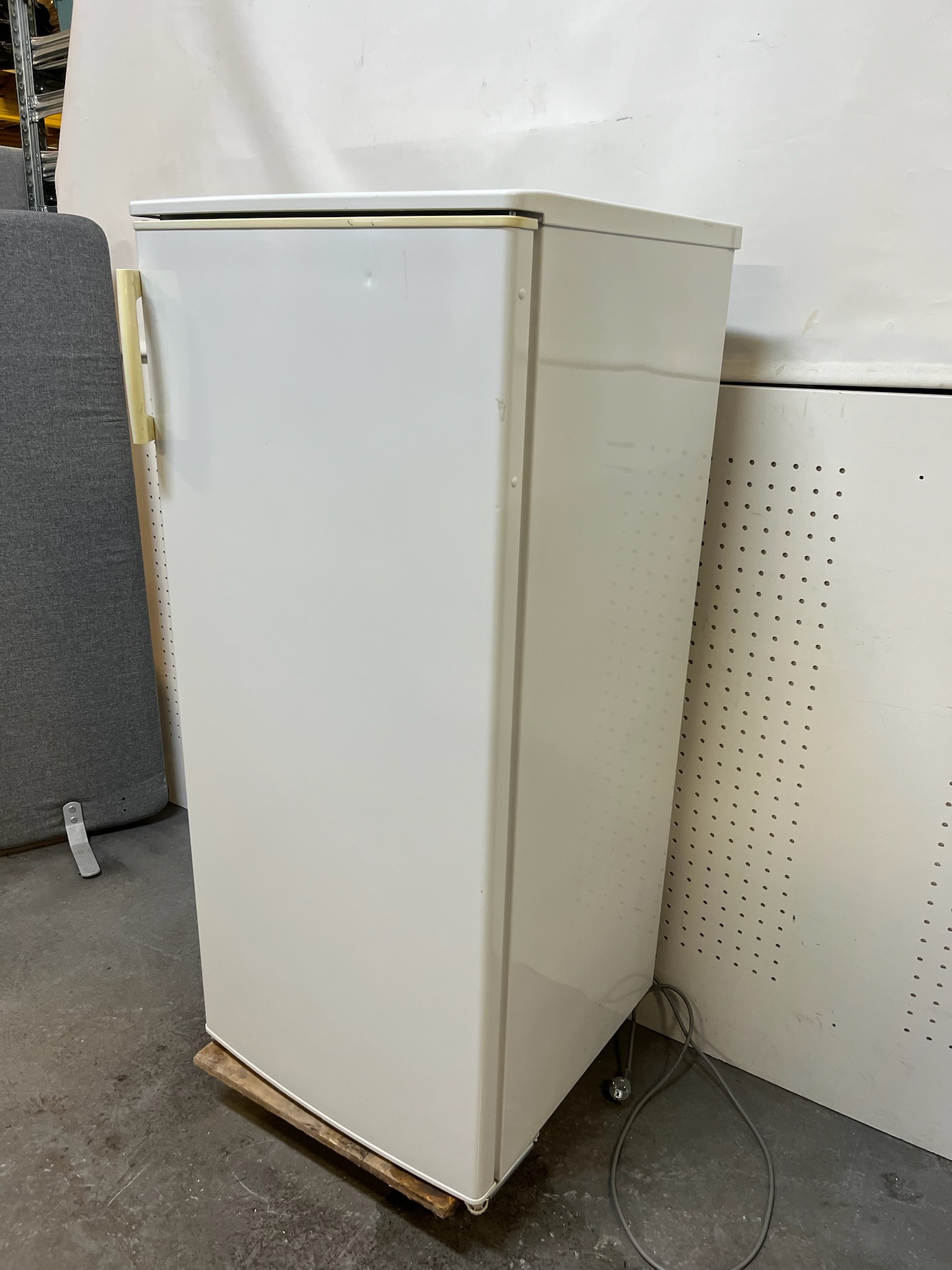 SELT / SOLD Matsui MTR122W1E ísskápur með frystihólfi 3