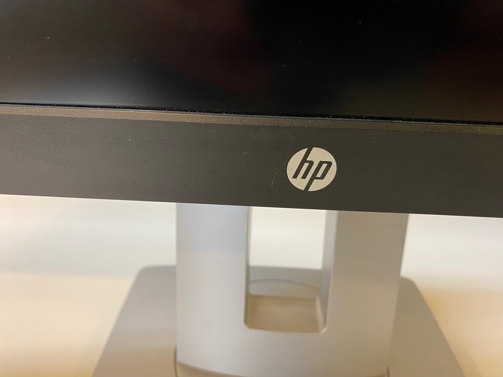 SELT / SOLD HP EliteDisplay tölvuskjár, 24'' 5