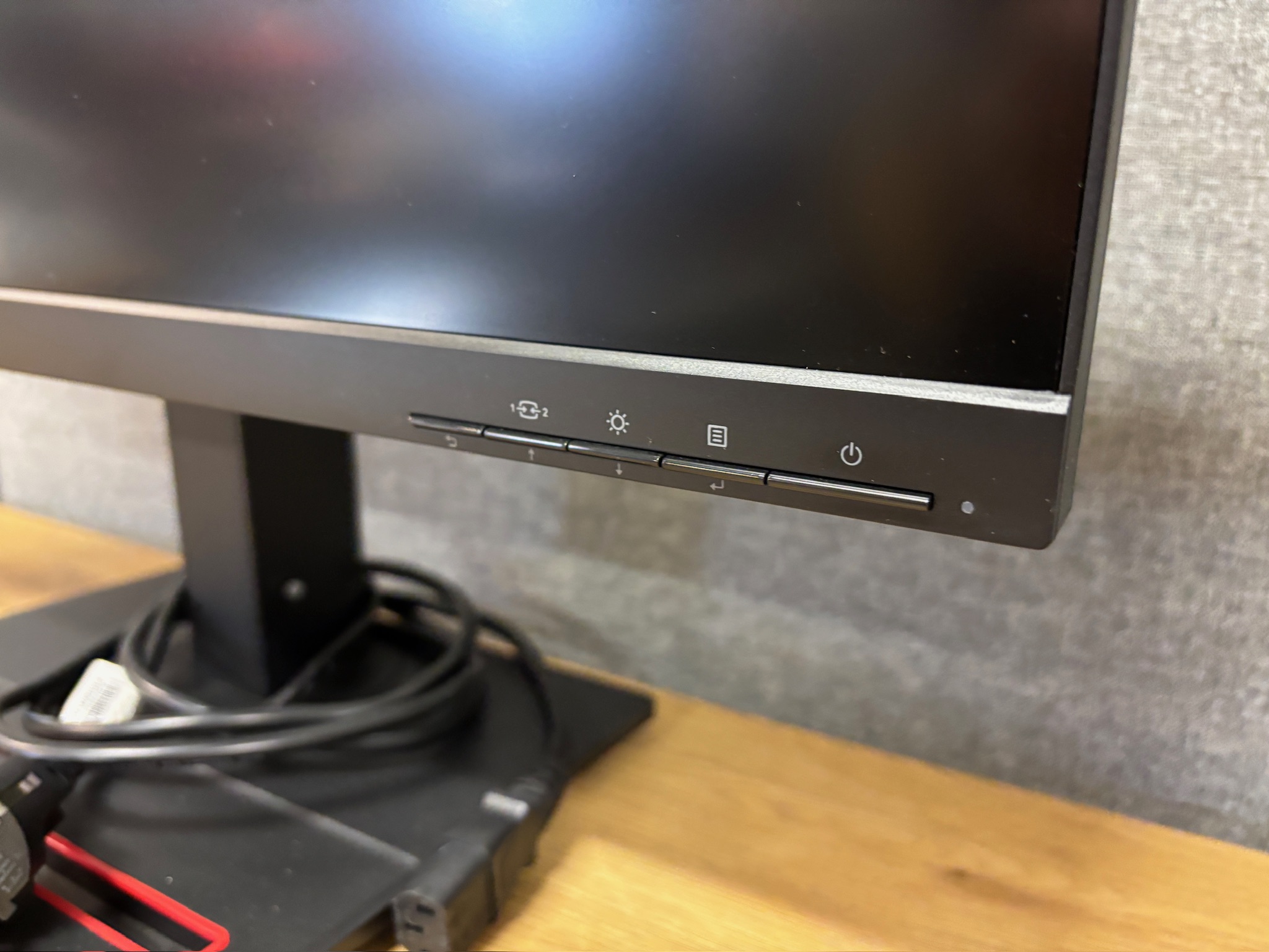 SELT / SOLD Lenovo USB-C tölvuskjár - 24'', 2560 x 1440p (1 stk.) 4
