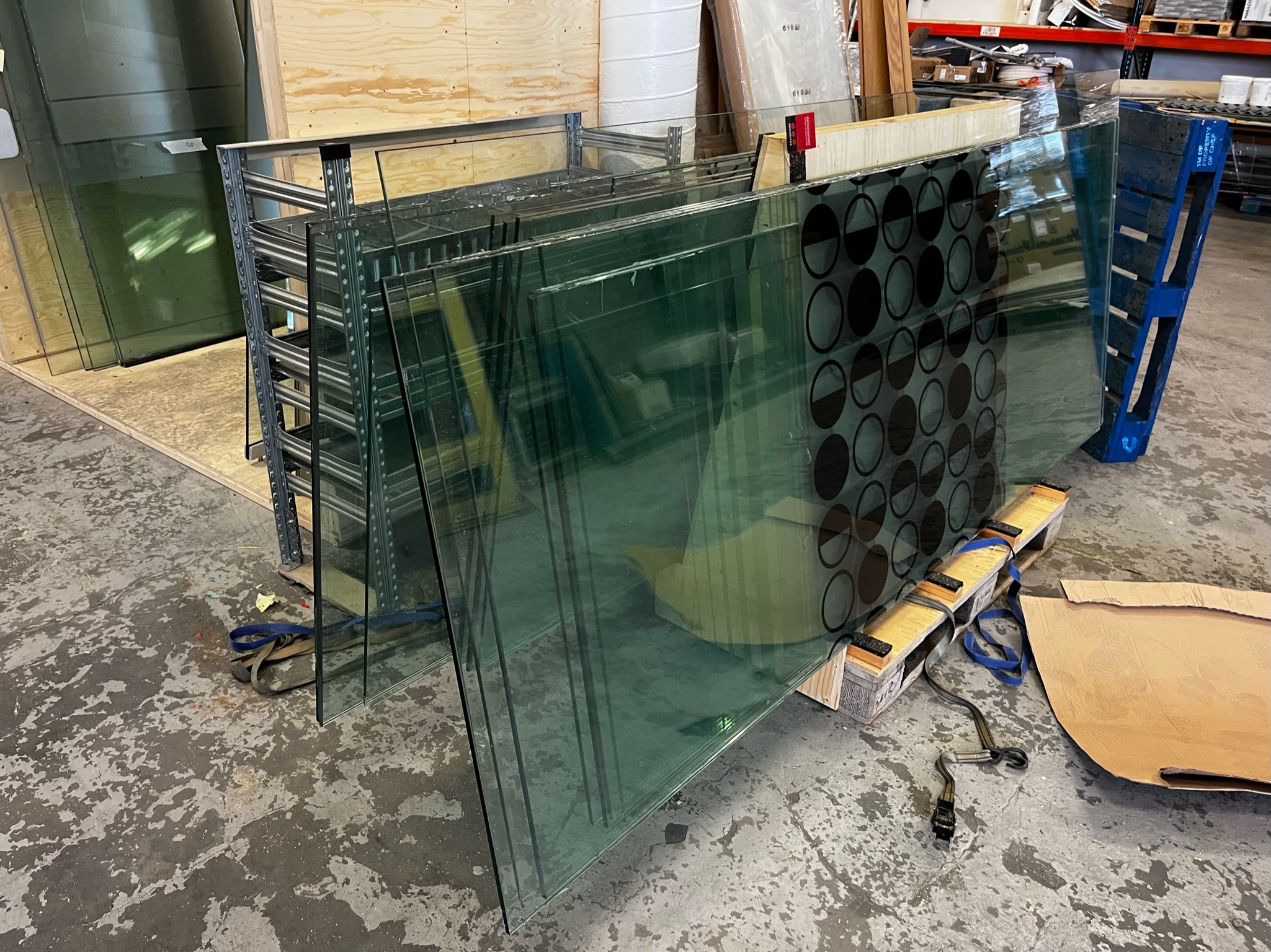 SELT / SOLD Glerveggir - hert gler 3