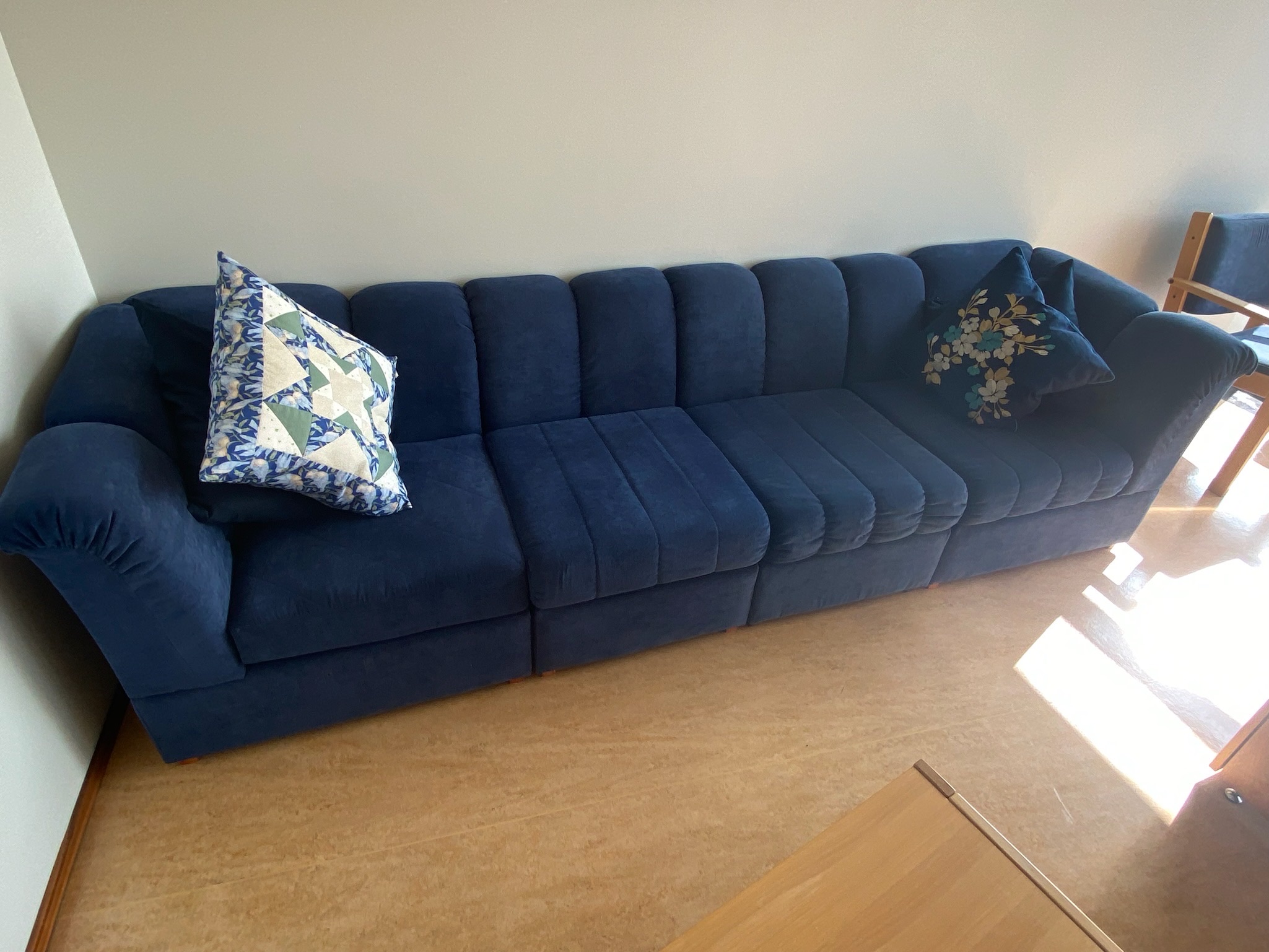 SELT / SOLD Velvet sófi blár 4ja manna