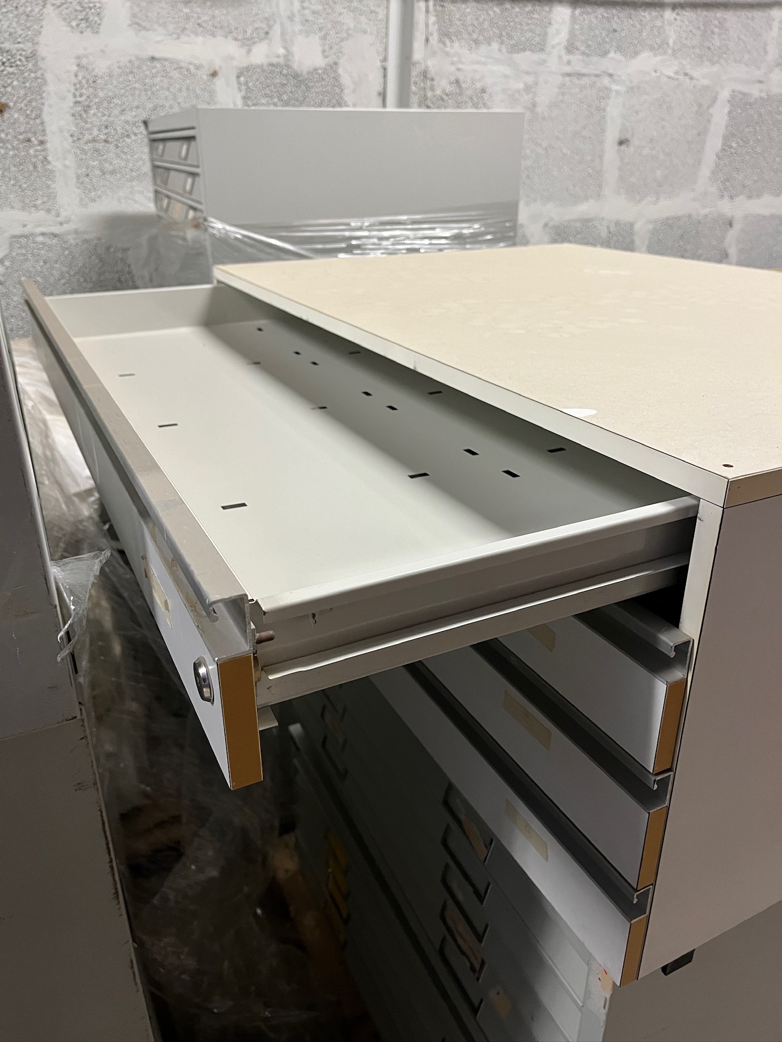 SELT / SOLD Teikningaskápur, 4 skúffur, grár 2