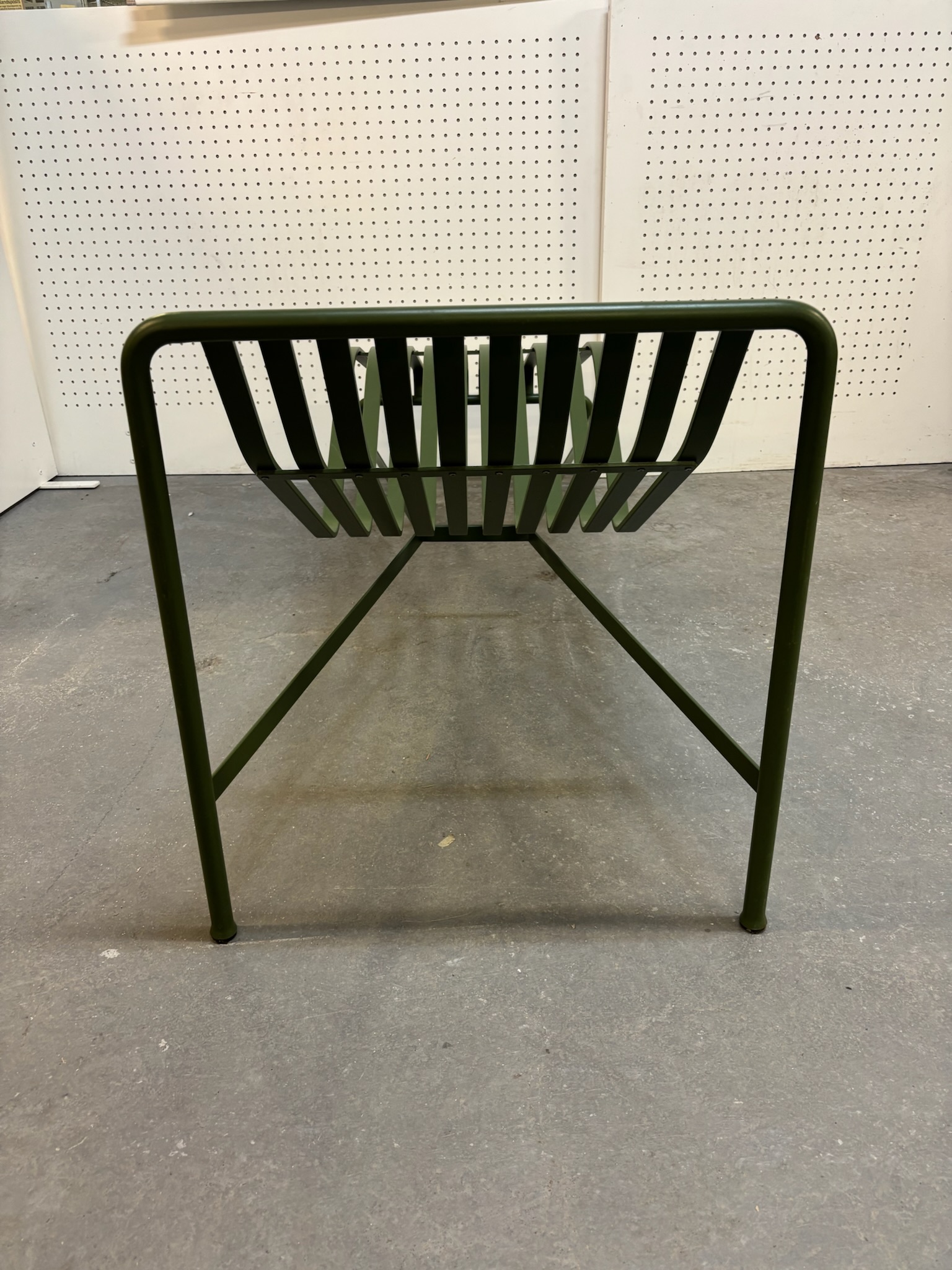 SELT / SOLD HAY legubekkur frá Pennanum 5