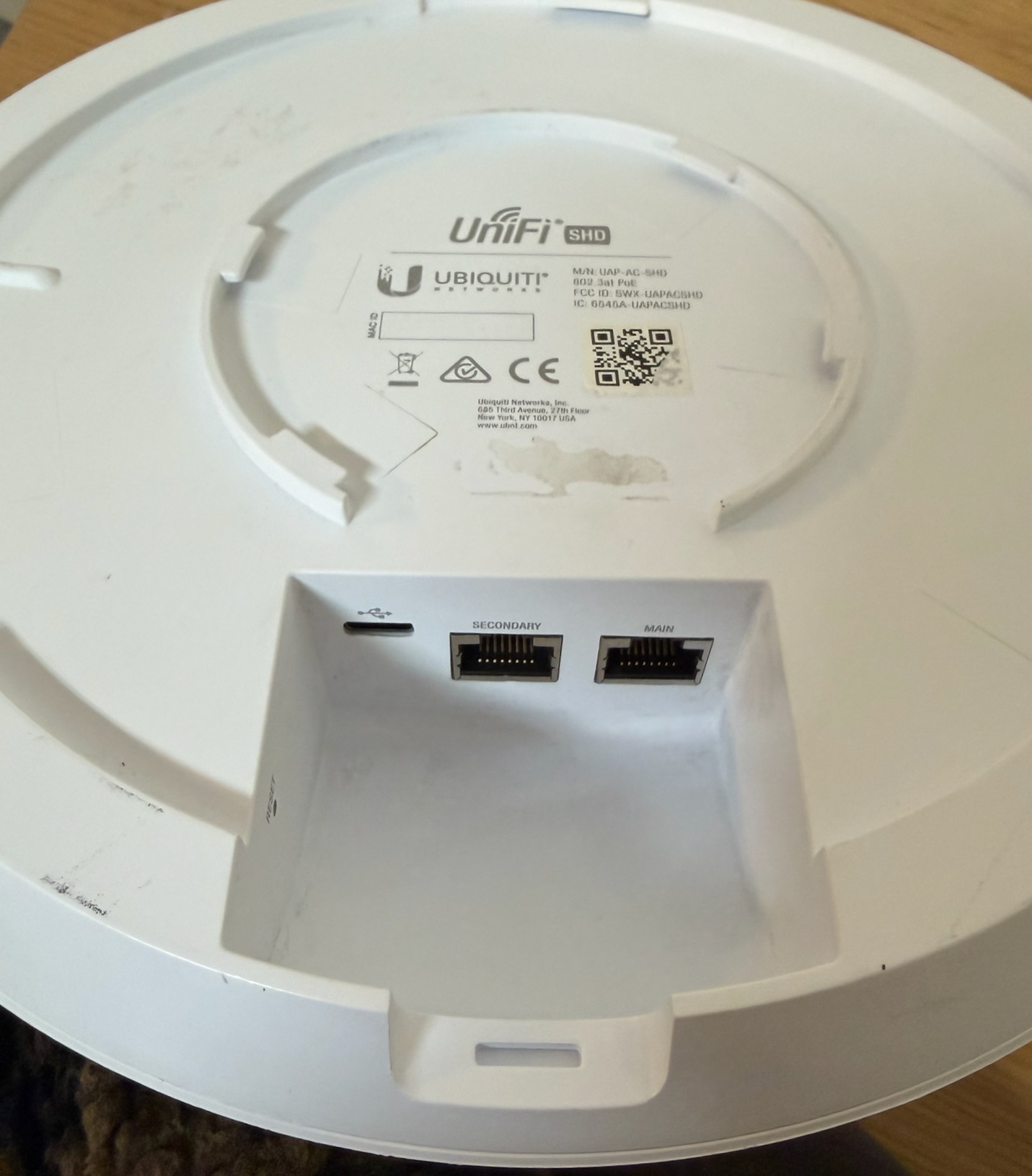 SELT / SOLD UniFi þráðlaus aðgangspunktur frá Ofar 3