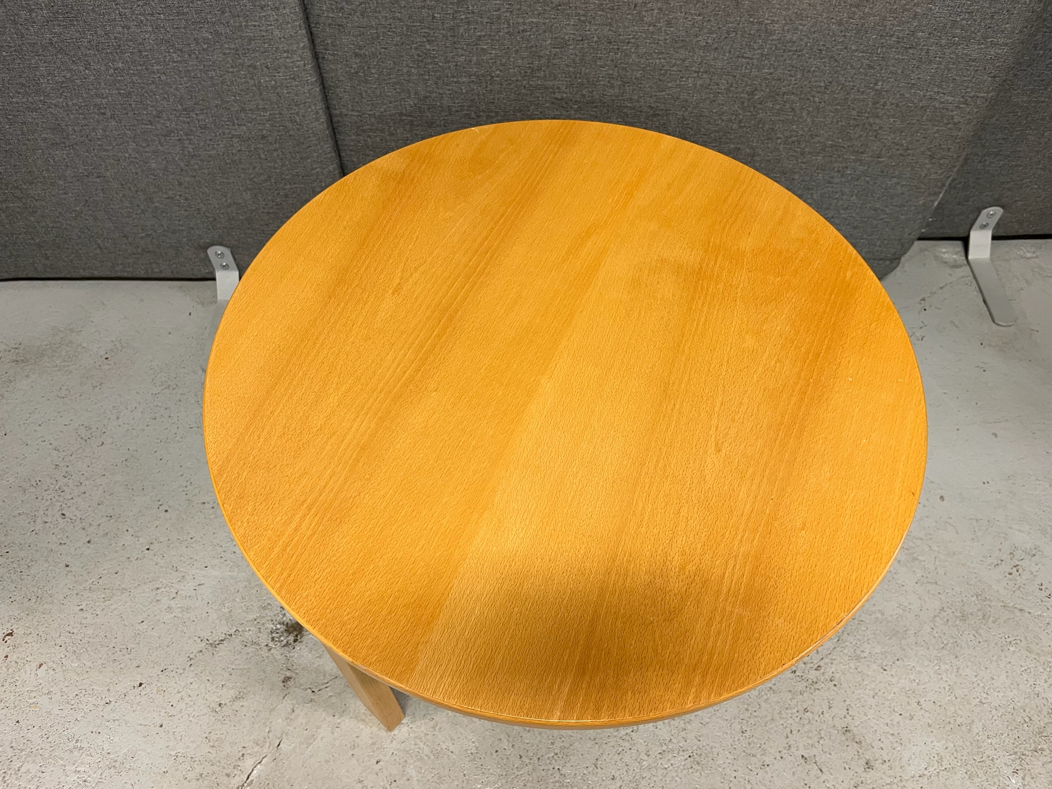 SELT / SOLD Stofuborð / hringborð frá Á. G., Ø71 x H49 sm. 2