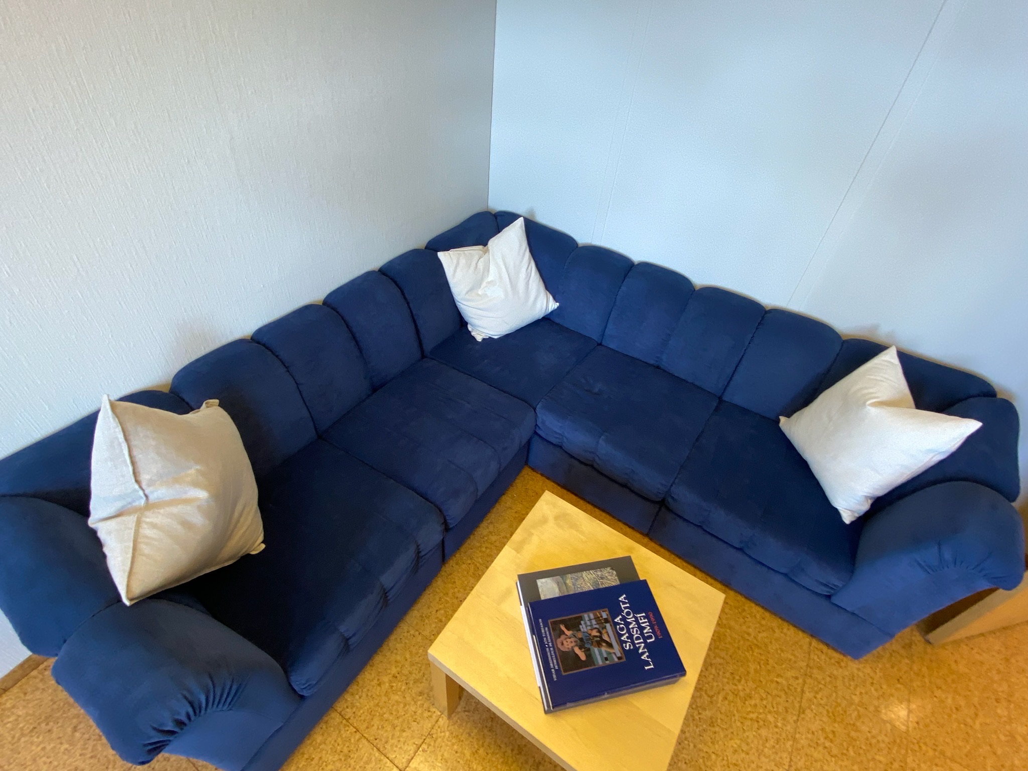 SELT / SOLD Velvet hornsófi blár 5