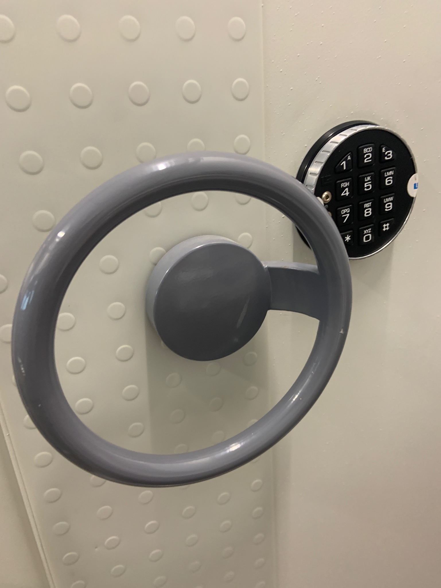 SELT / SOLD - Rosengren verðmætaskápur/byssuskápur 2