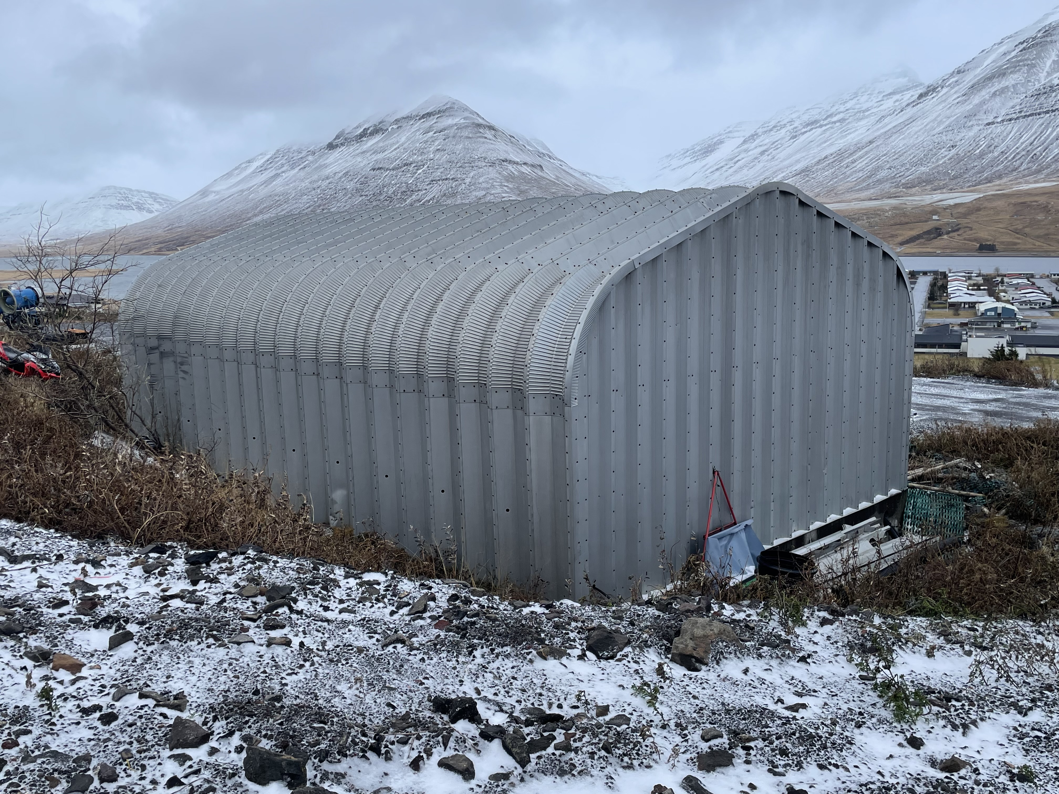 SELT / SOLD - Durospan - tækjahús - 250fm. 25mx10m -hurðar á báðum endum 6