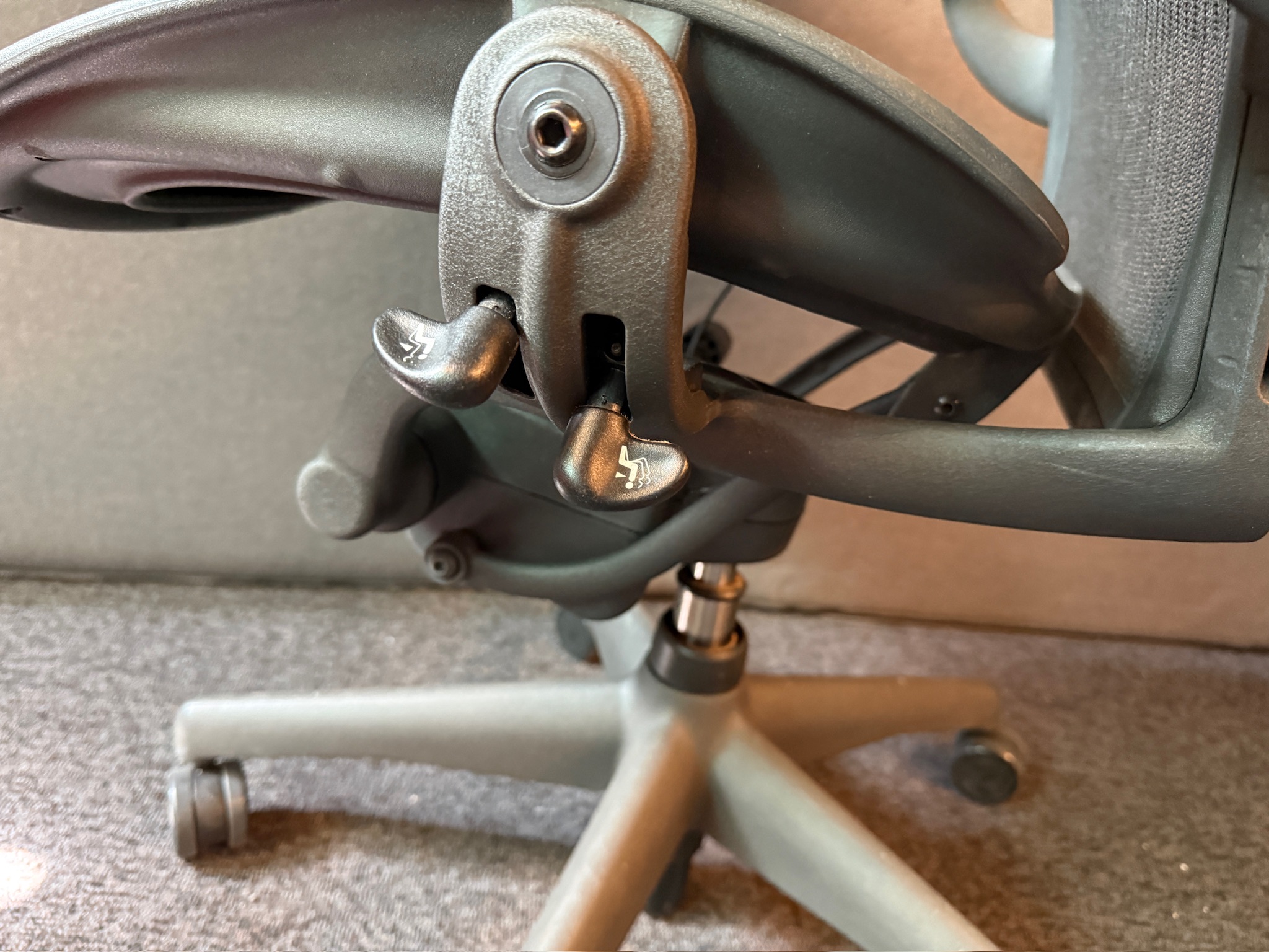 SELT / SOLD Herman Miller Aeron Classic, C stærð 8