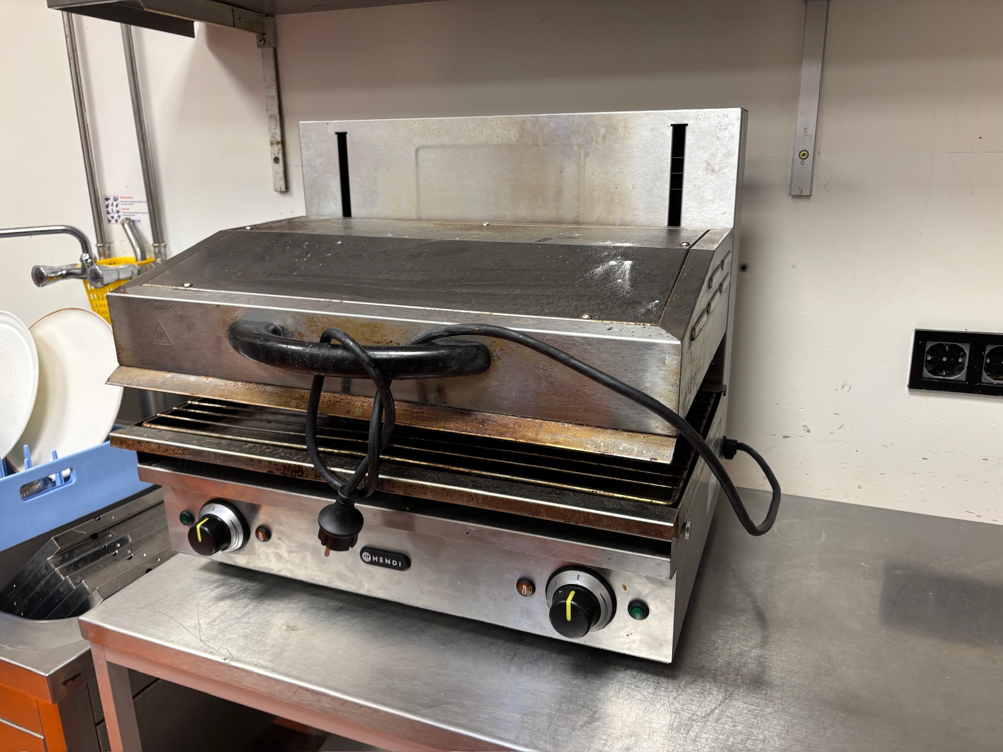 SELT / SOLD Hendi salamander grill 3