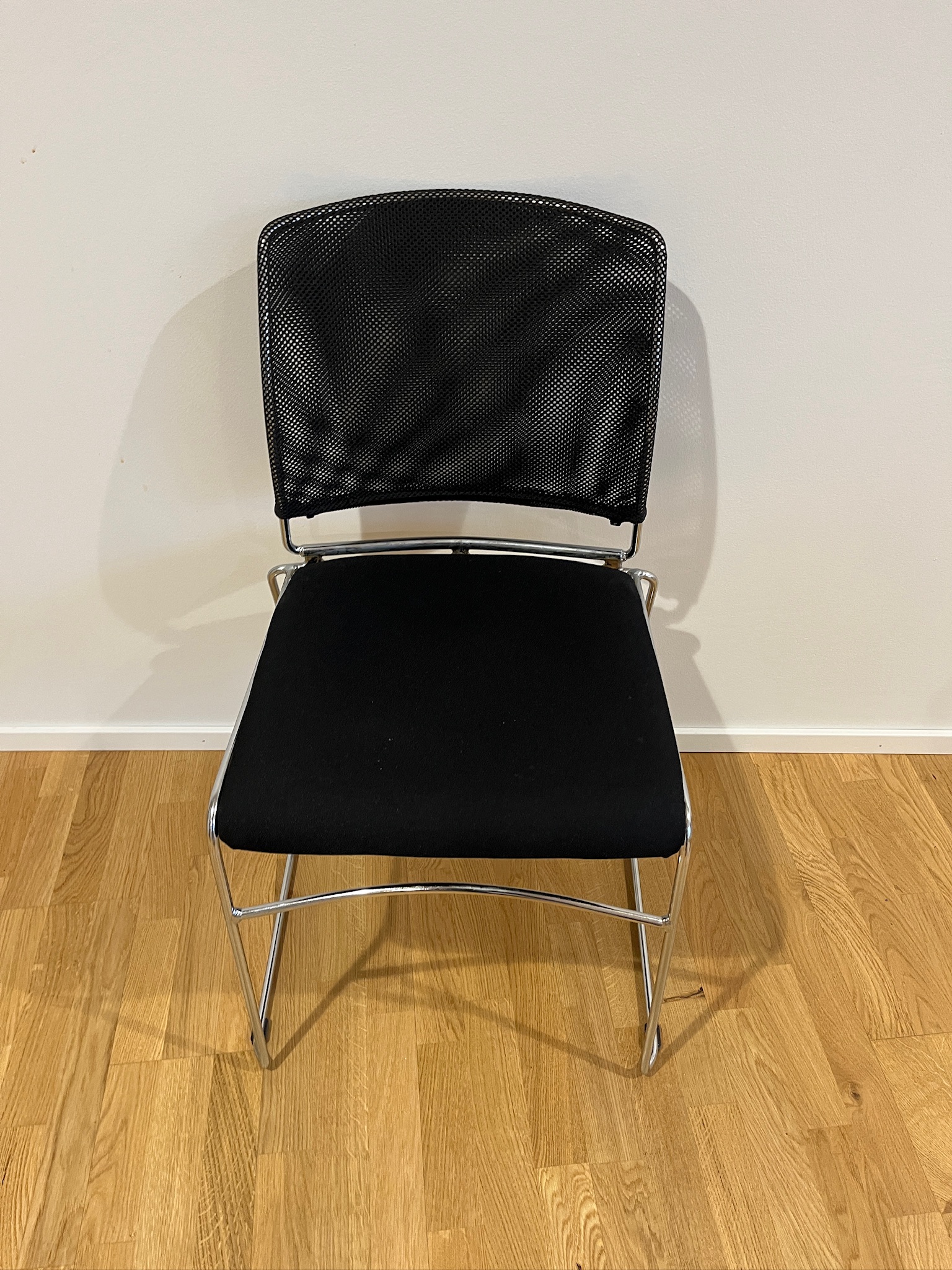 SELT / SOLD Taustólar svartir frá Á. Guðmundsson 2