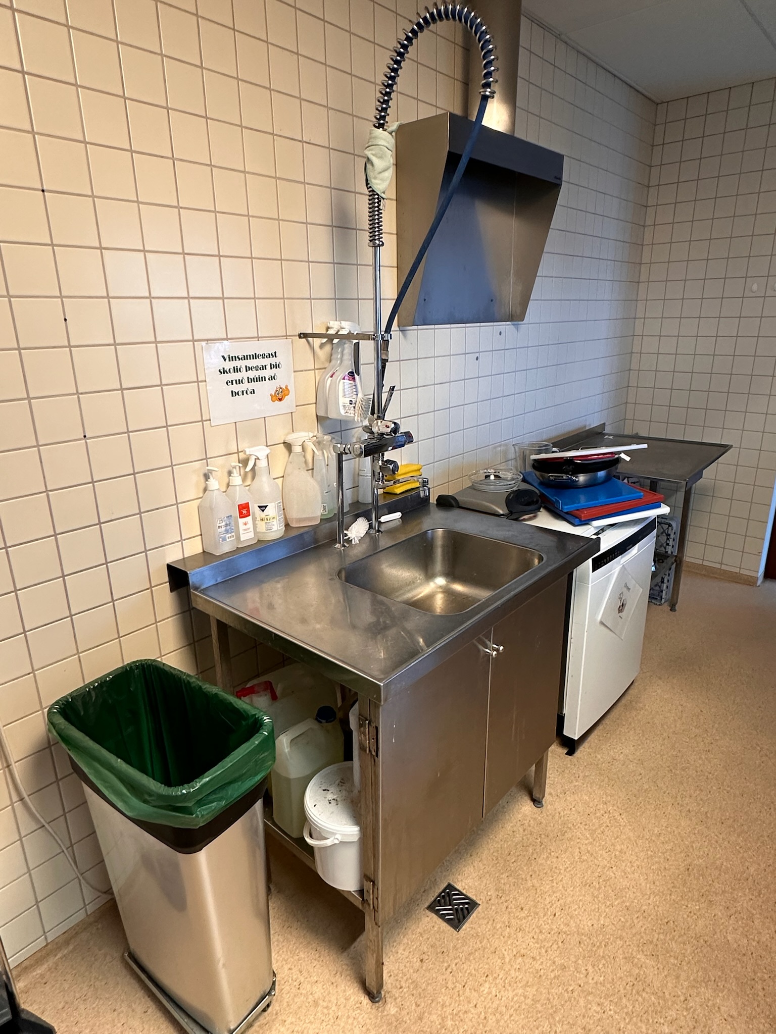 SELT / SOLD stálvaskur með blöndunartæki, B100 x D75 sm. 3