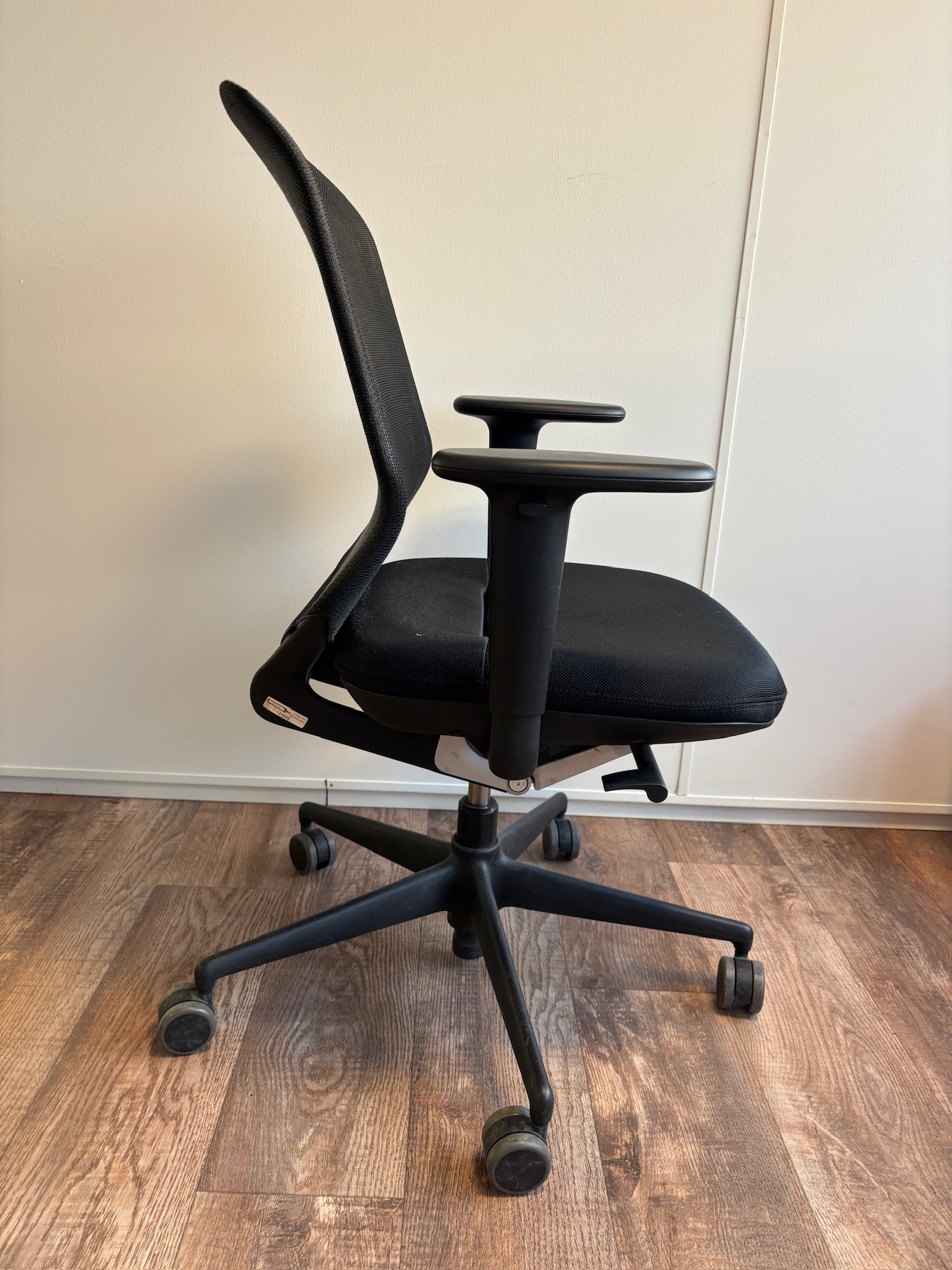 SELT / SOLD - Vitra skrifborðsstóll frá Pennanum (4 stk.) 3