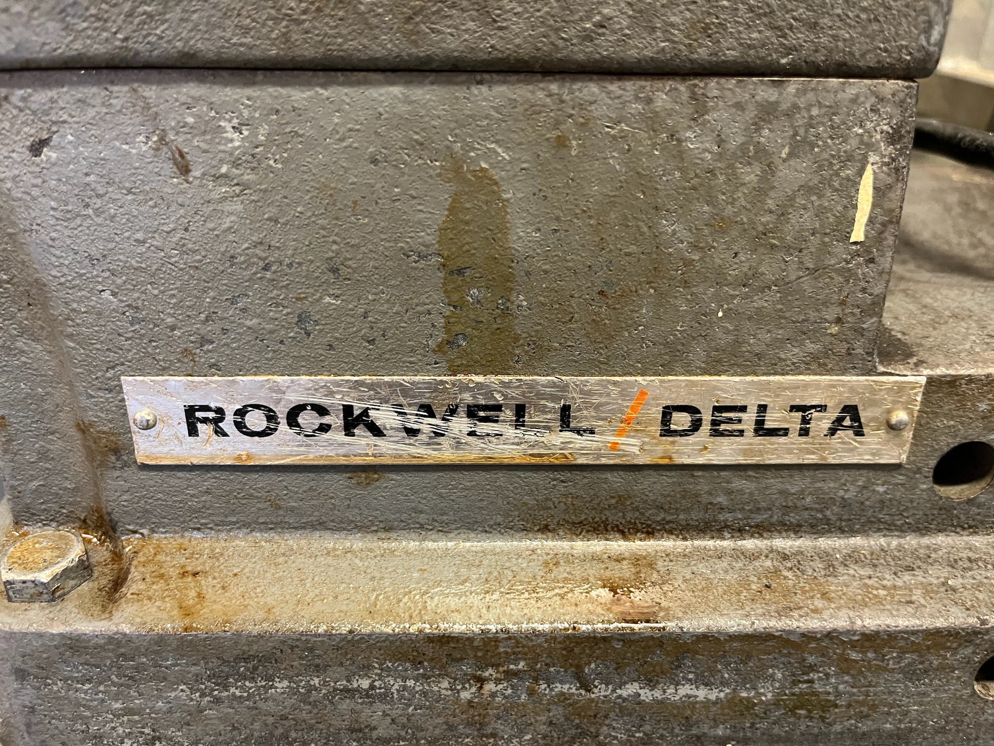 SELT / SOLD - Rockwell rennibekkur 8