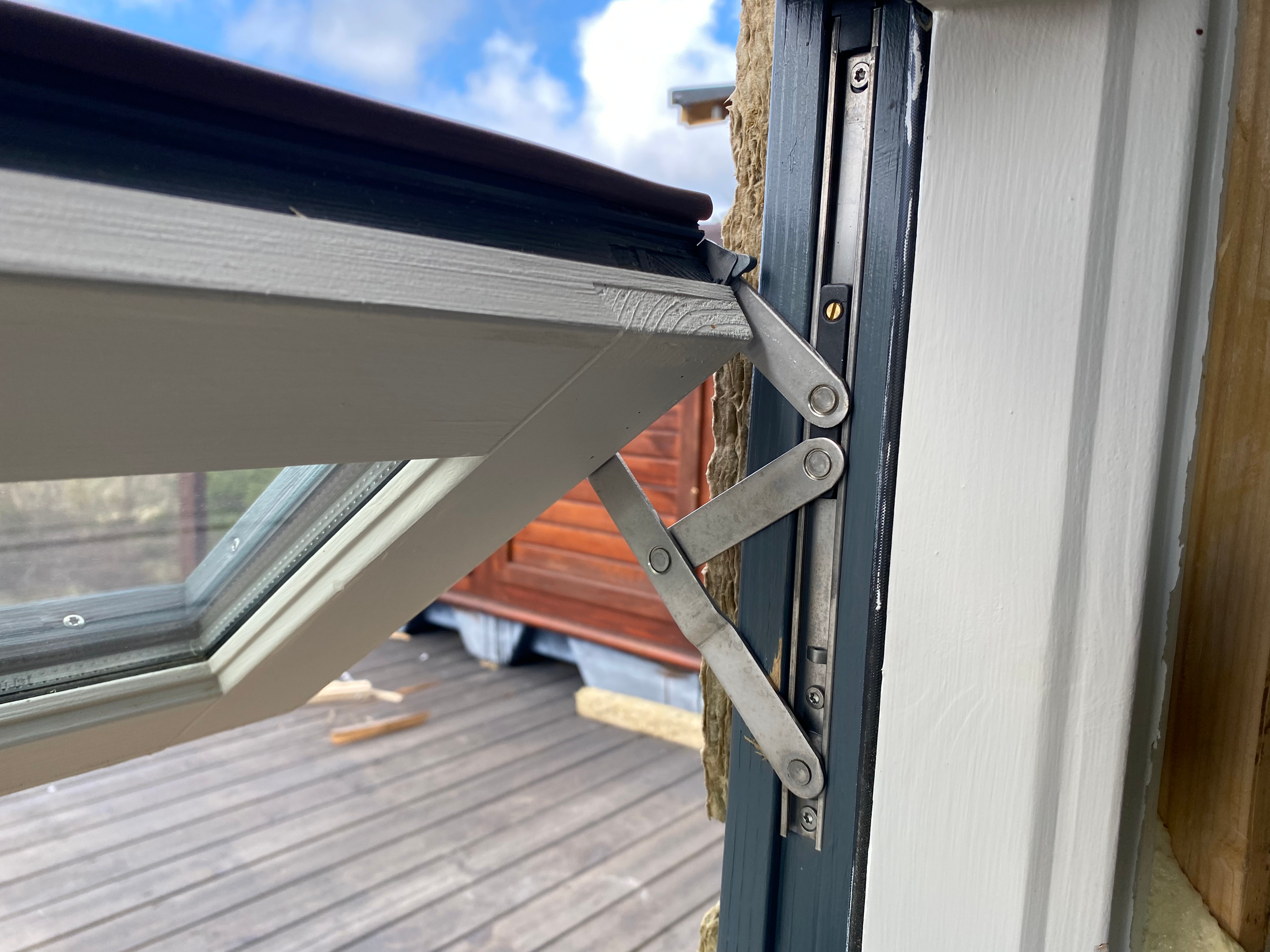 SELT / SOLD Vandaður gluggi(nr. 4) með opnanlegu fagi, H160 x B108 sm. 7