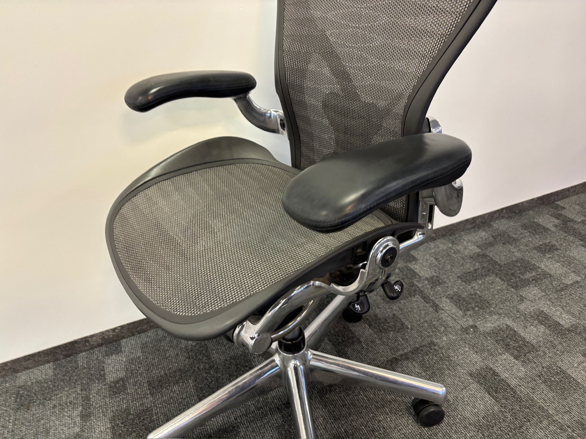 SELT / SOLD Herman Miller Aeron, B stærð 11