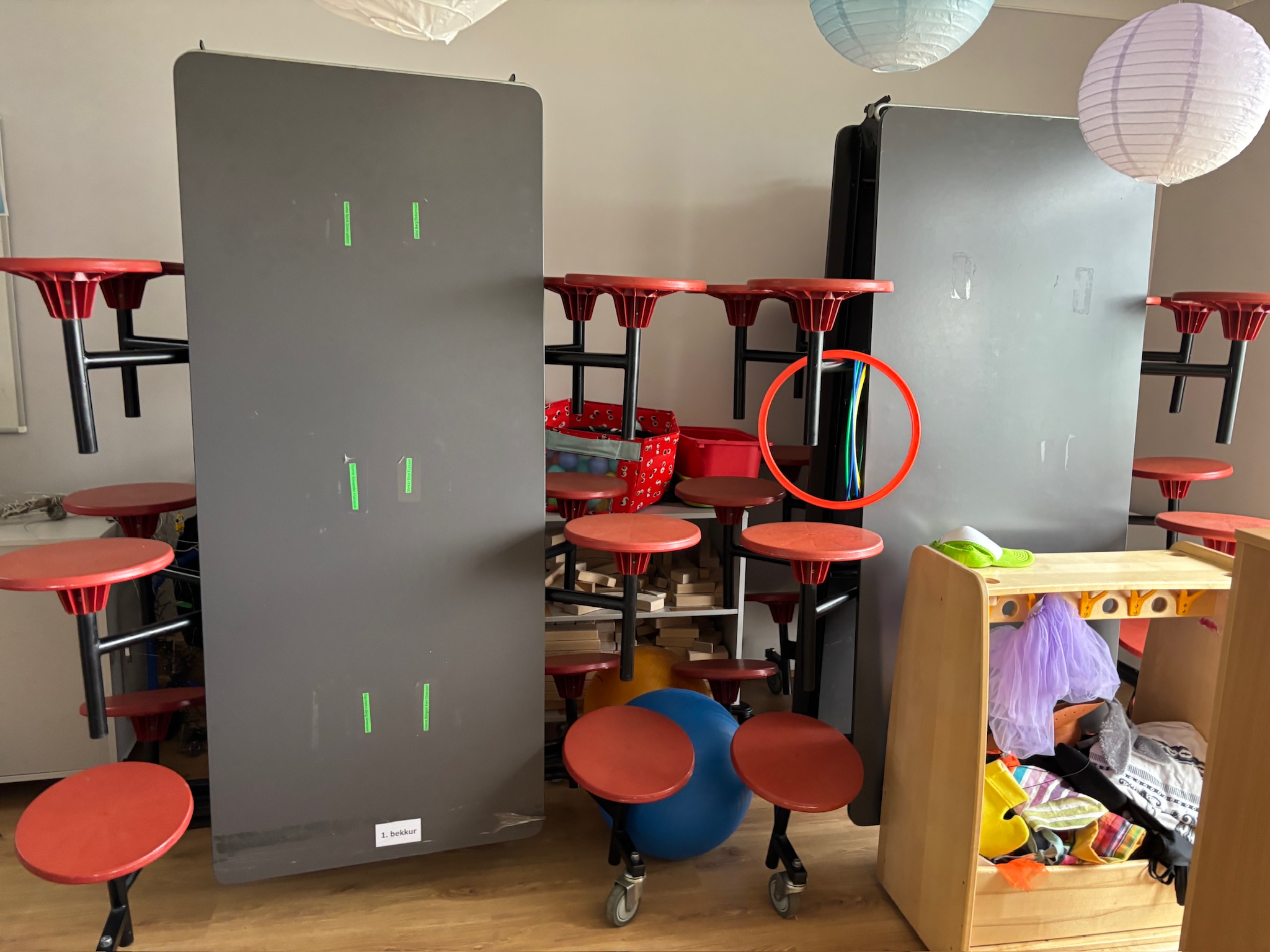 SELT / SOLD Samfellanlegt mötuneytisborð fyrir leikskóla, B370xD76sm. 3