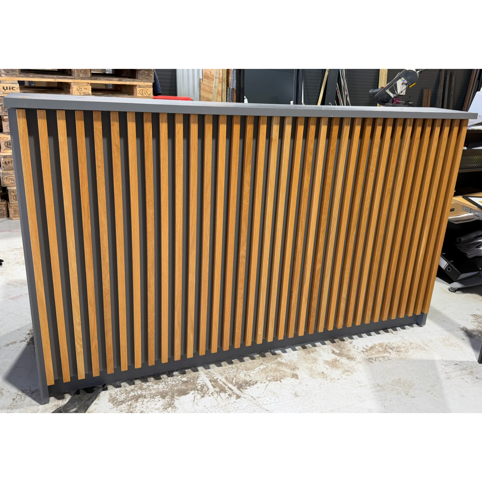 SELT / SOLD Móttökuborð, B200xD75xH74x121sm.