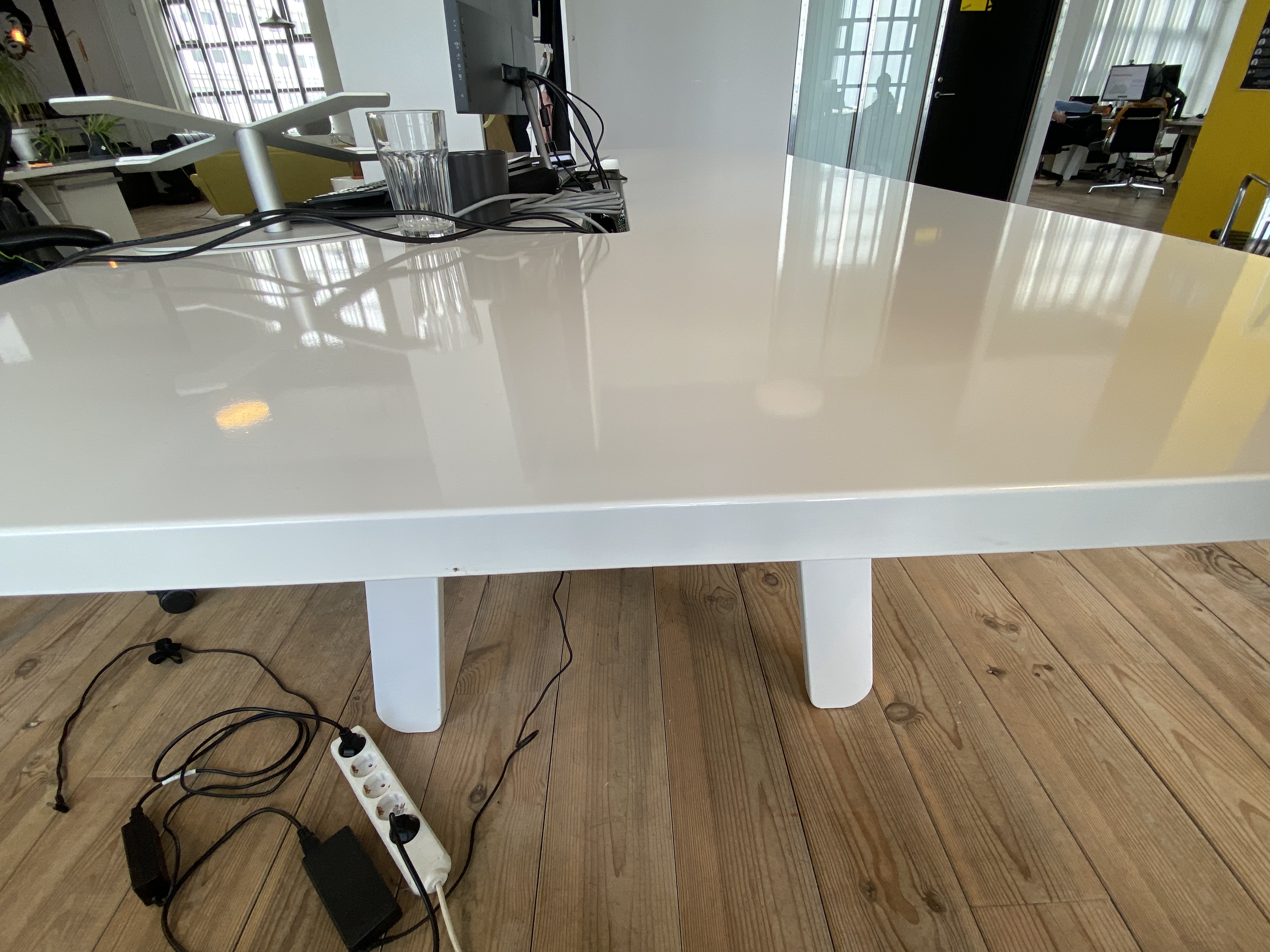 SELT / SOLD skrifborð - starfsstöð - fundarborð - vinnuborð - sérsmíði 5