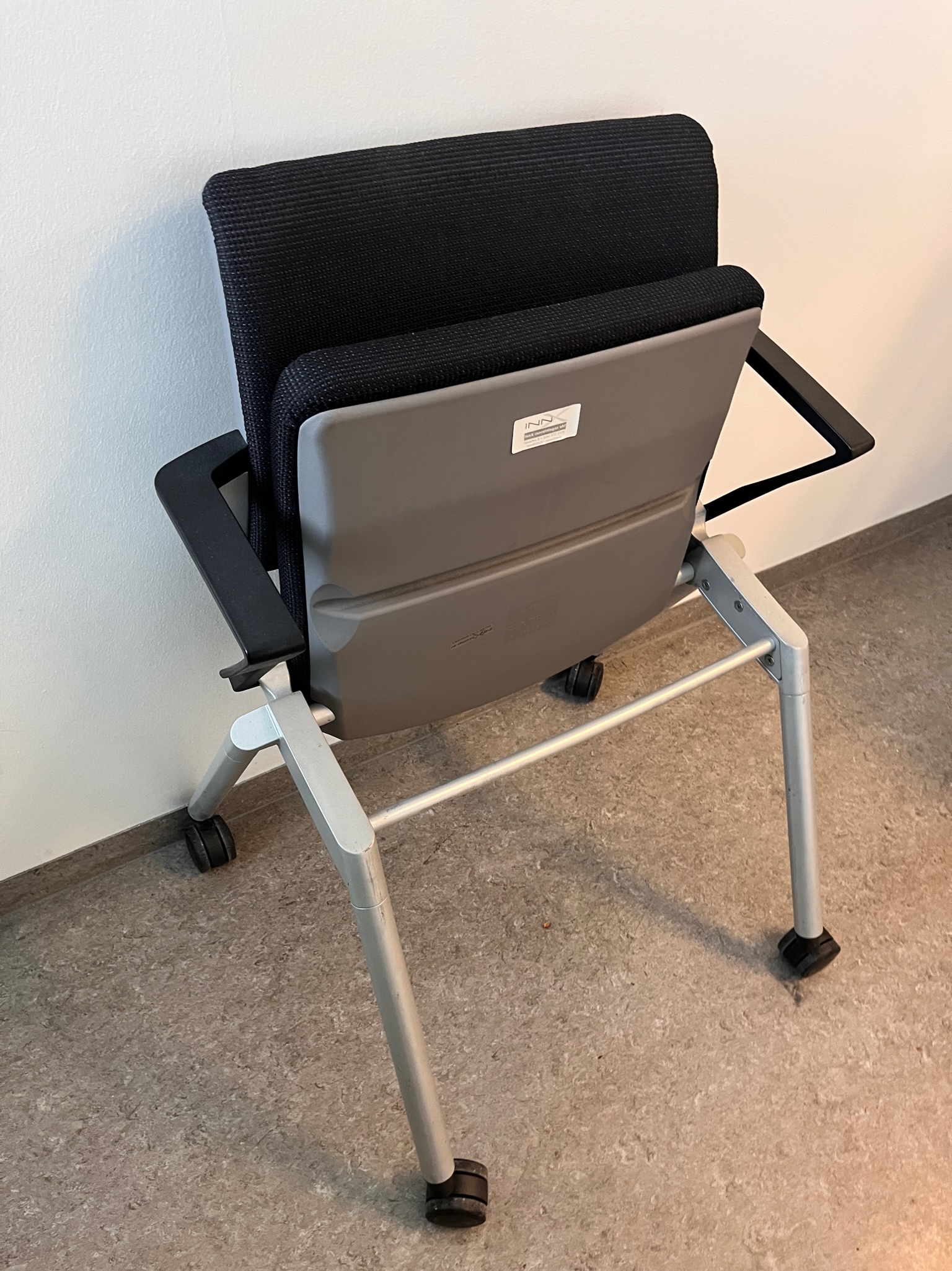 SELT / SOLD Vandaður fundarstóll með fellisetu frá Innx (5 stk.) 3