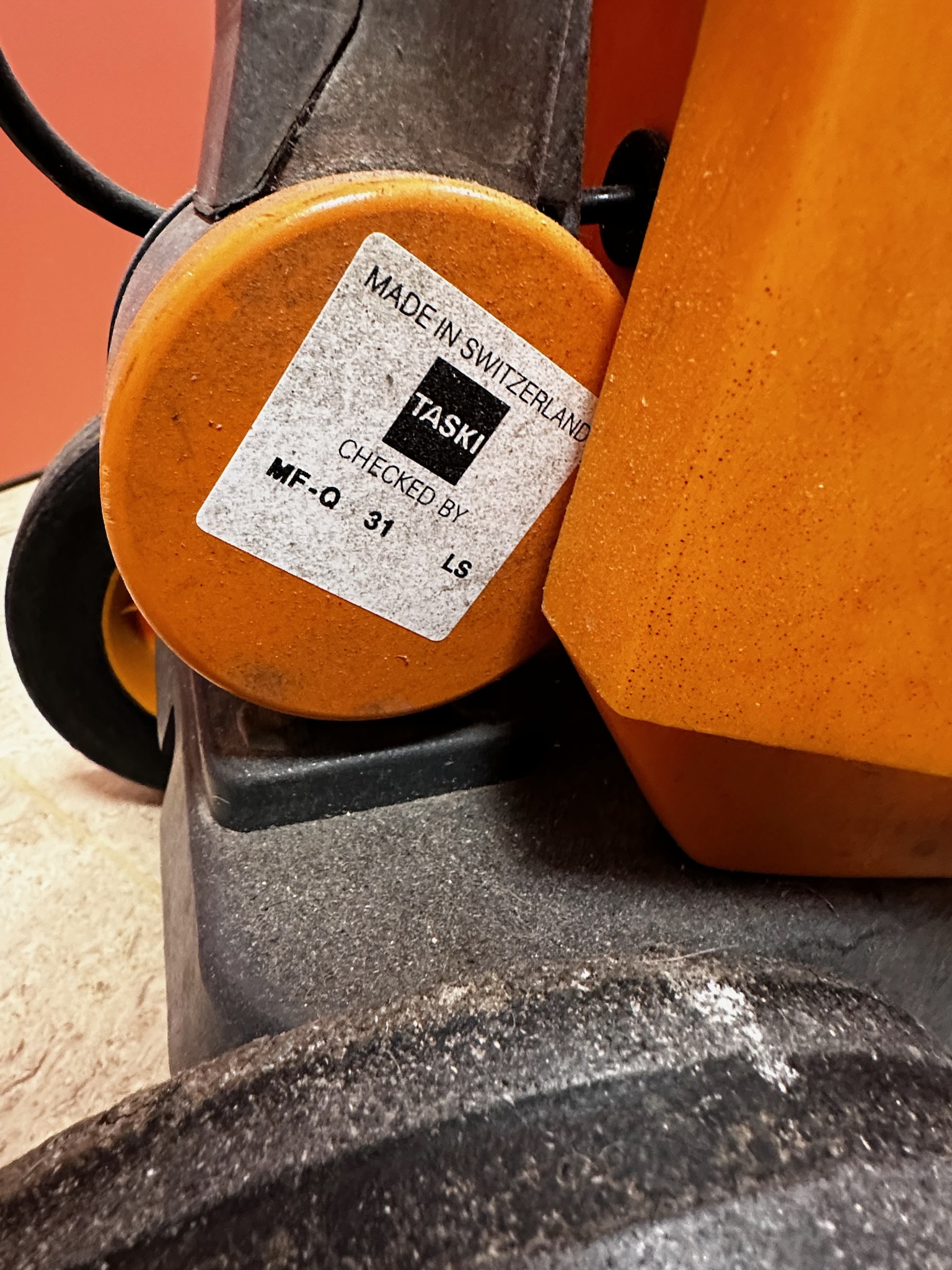SELT / SOLD Taski skúringarvél 6