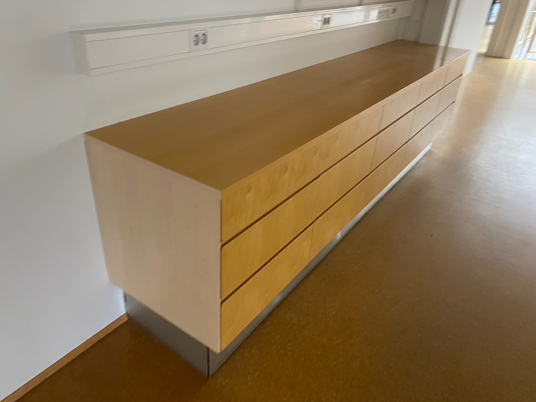 SELT / SOLD Skápainnrétting, B308 x D61 x H90 sm. 4