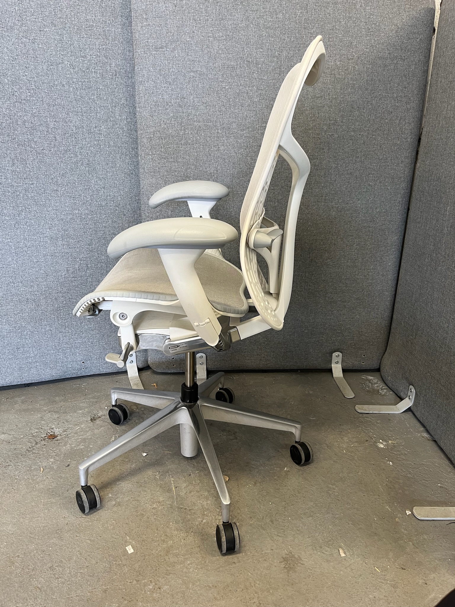 SELT / SOLD Herman Miller Mirra 2 skrifborðsstóll frá Pennanum 3