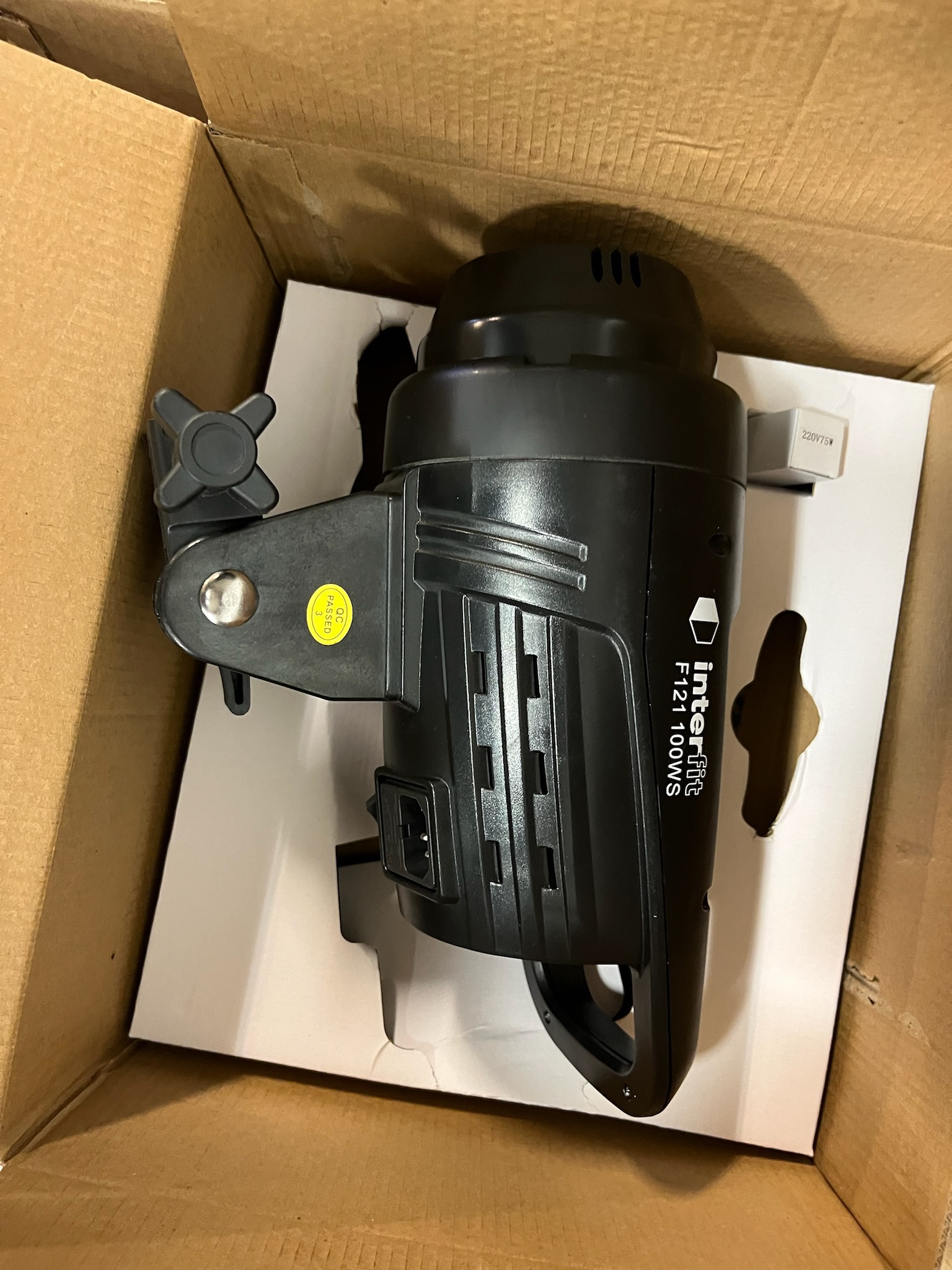 SELT / SOLD Interfit F121 2 x 200w hausar, softbox 8