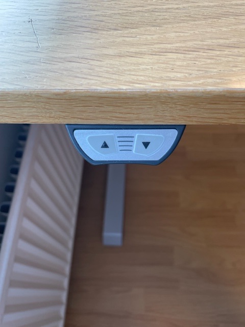 SELT / SOLD Rafmagnsborð, B180 x D80 sm. 8