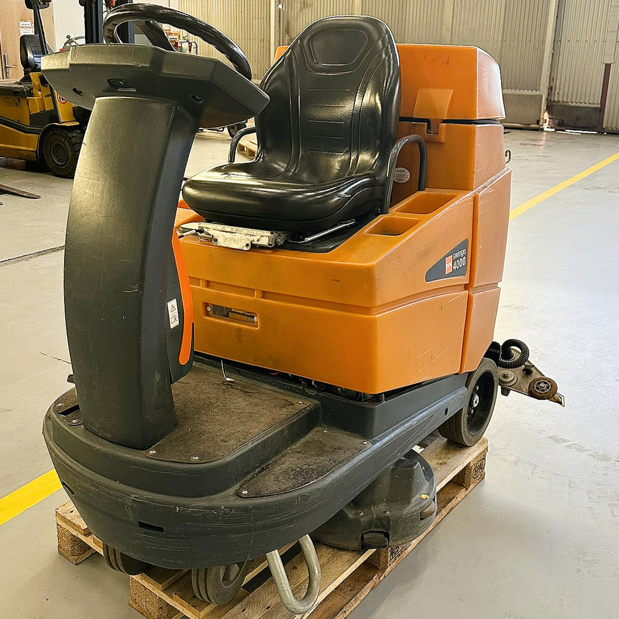 SELT / SOLD Taski skúringavél frá Tandur